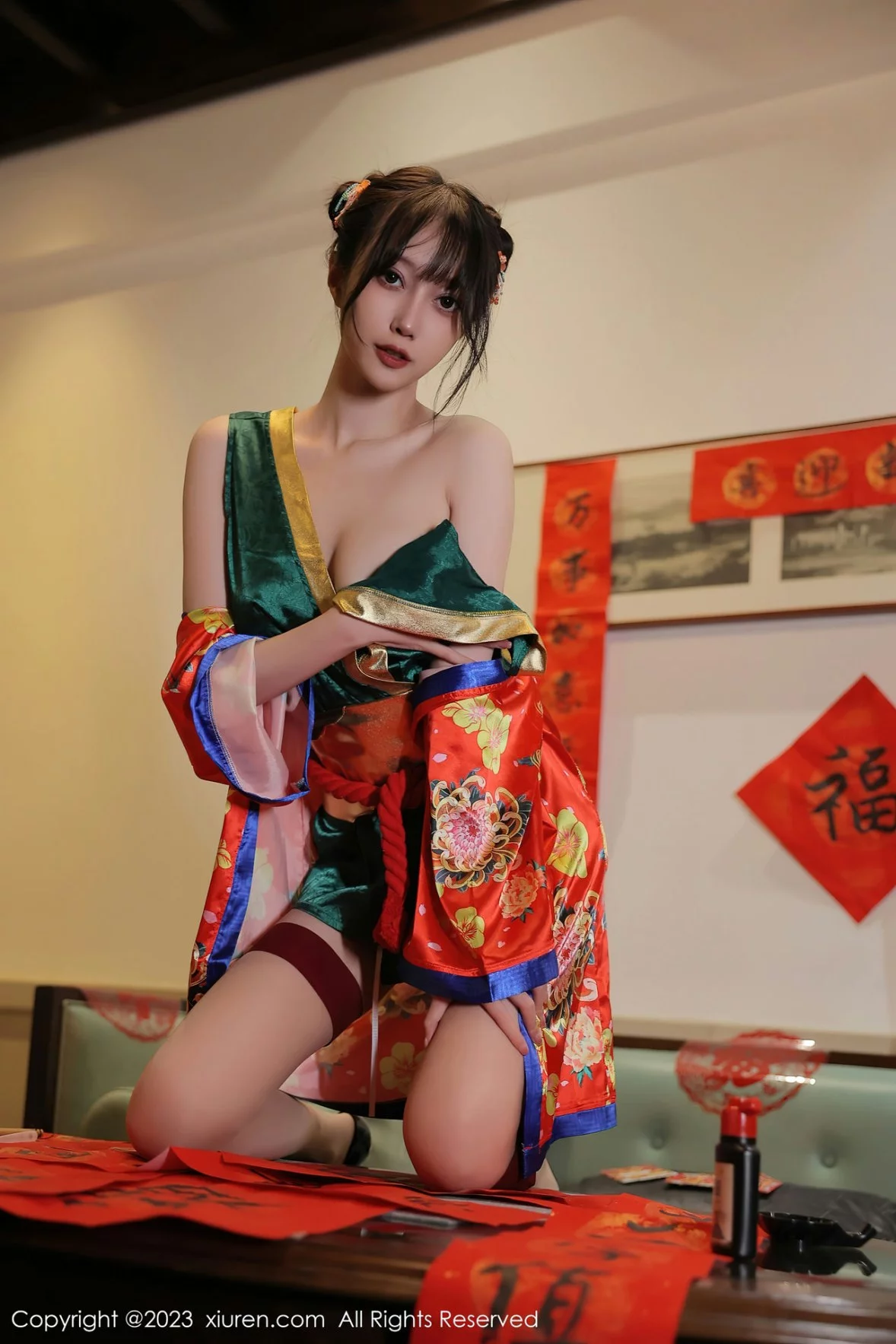 XiuRen第6167期_模特玥儿玥新春主题私房半脱露曼妙身姿对联遮身撩人诱惑写真57P