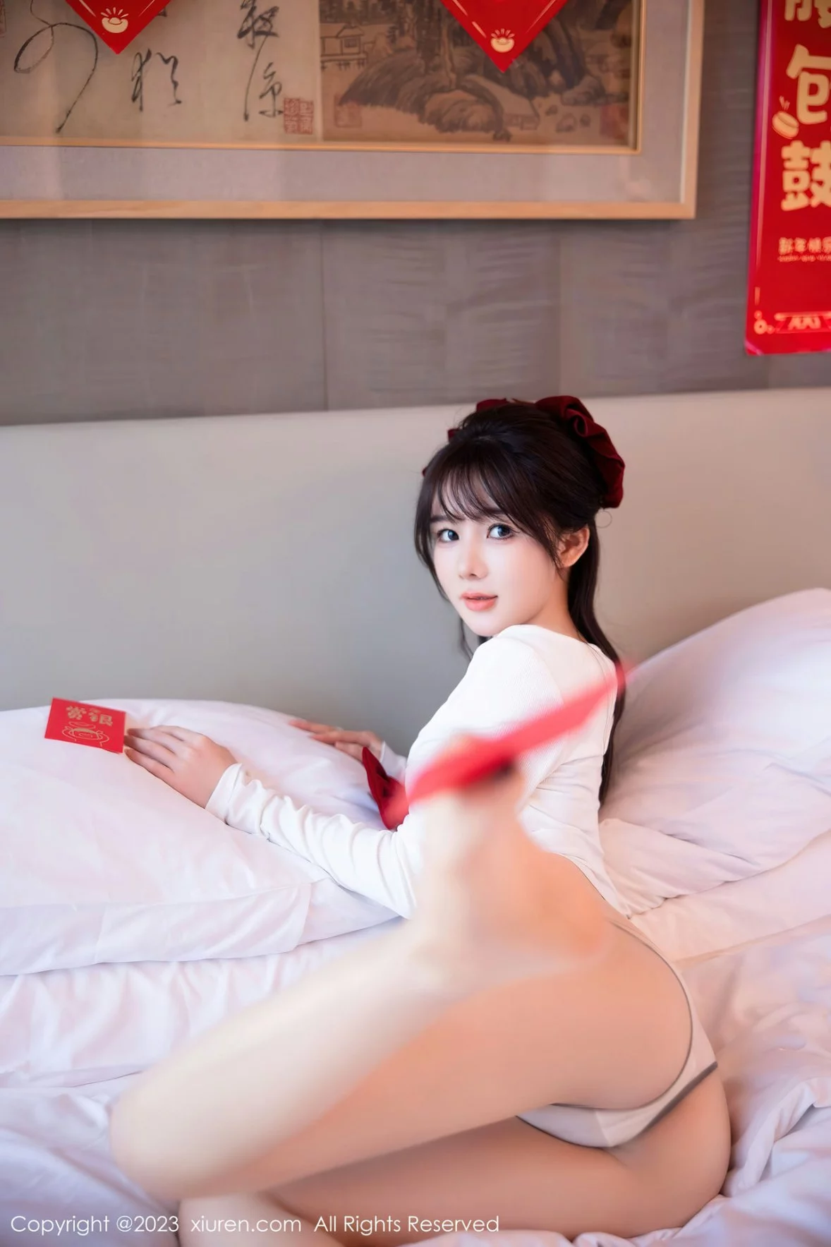 XiuRen第6168期_模特婠婠么新春主题私房床上脱低胸服饰秀绝美身材迷人诱惑写真84P
