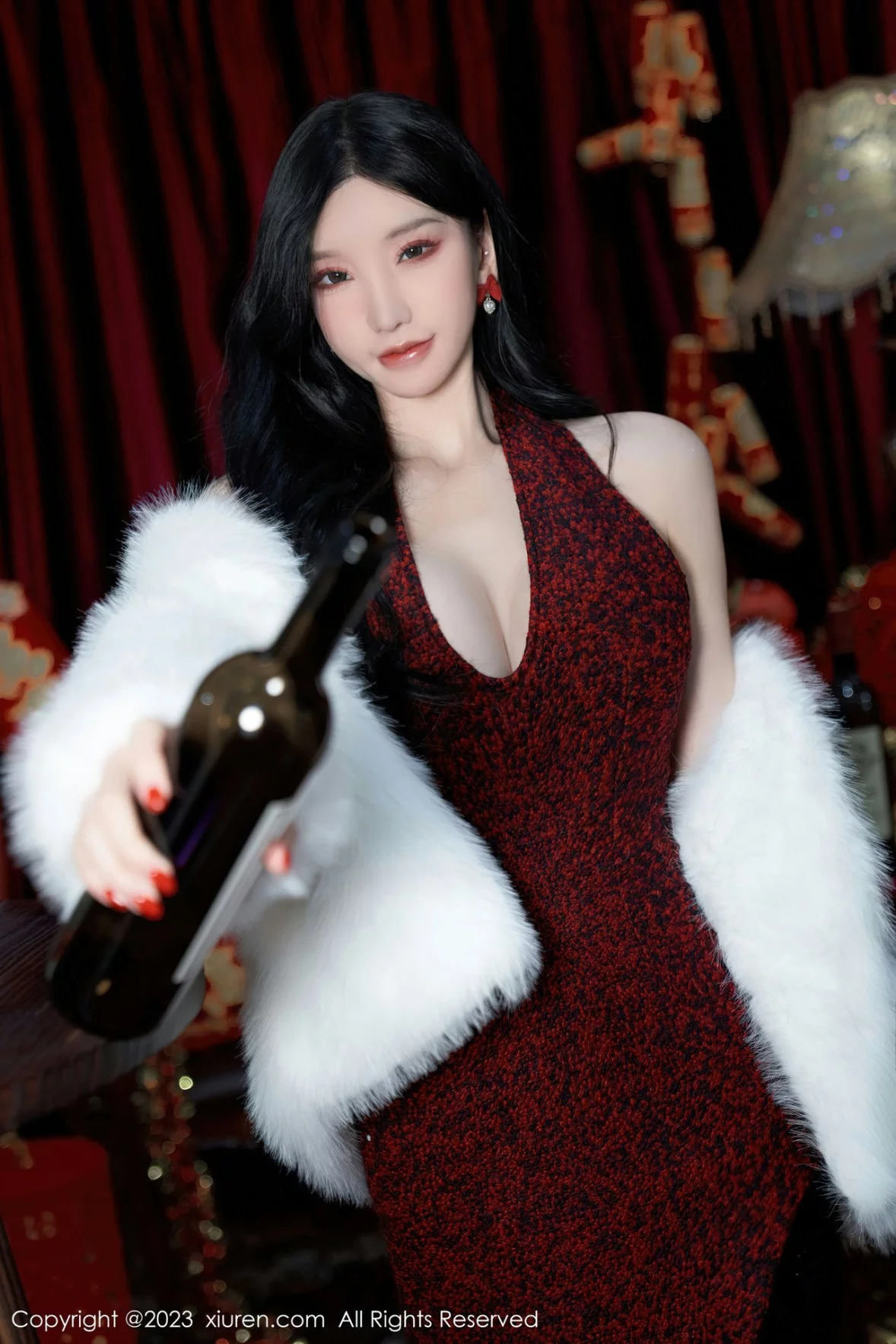 XiuRen第6174期_女神周于希Sally新春主题低胸服饰配超薄黑丝秀完美身材诱惑写真85P