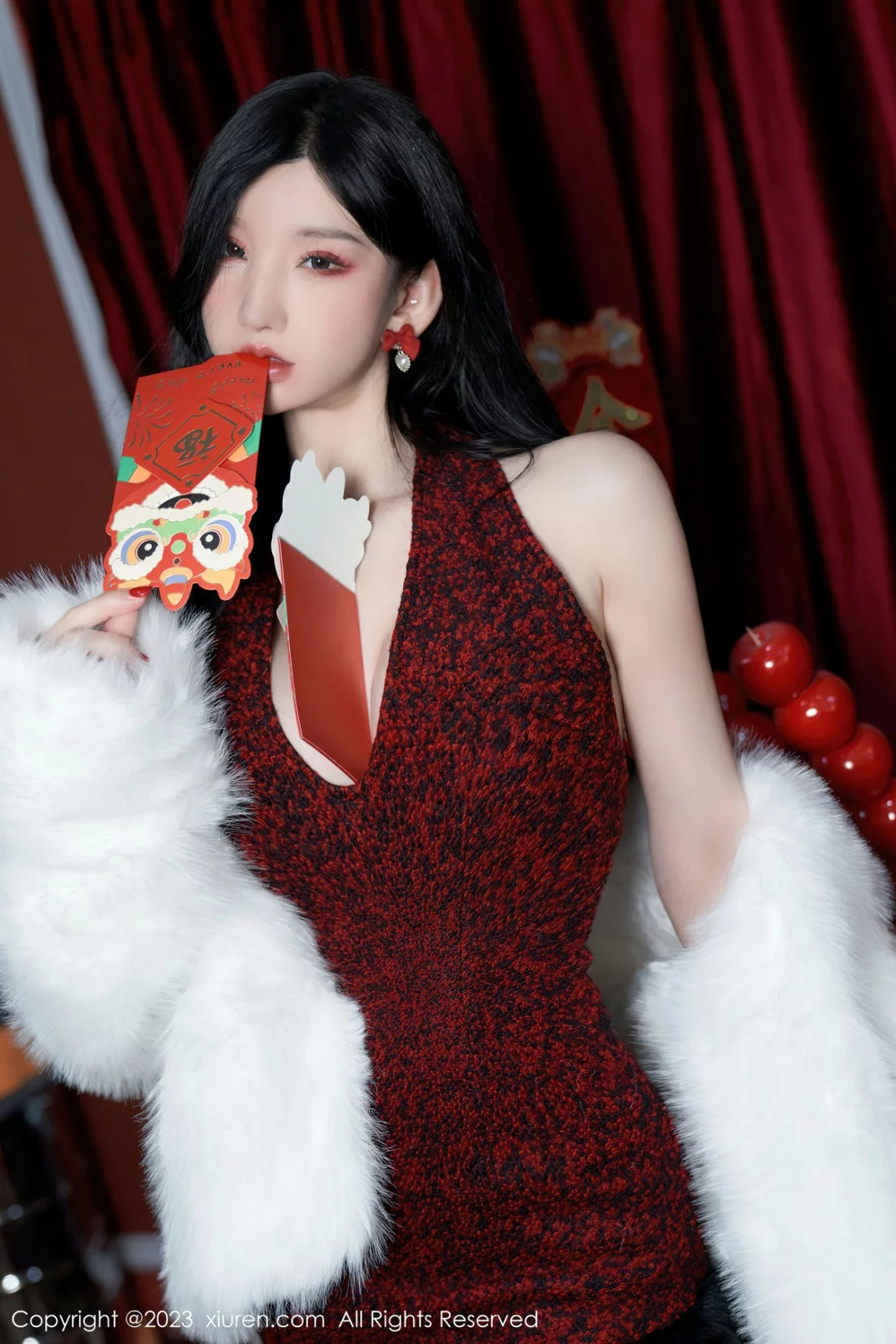 XiuRen第6174期_女神周于希Sally新春主题低胸服饰配超薄黑丝秀完美身材诱惑写真85P