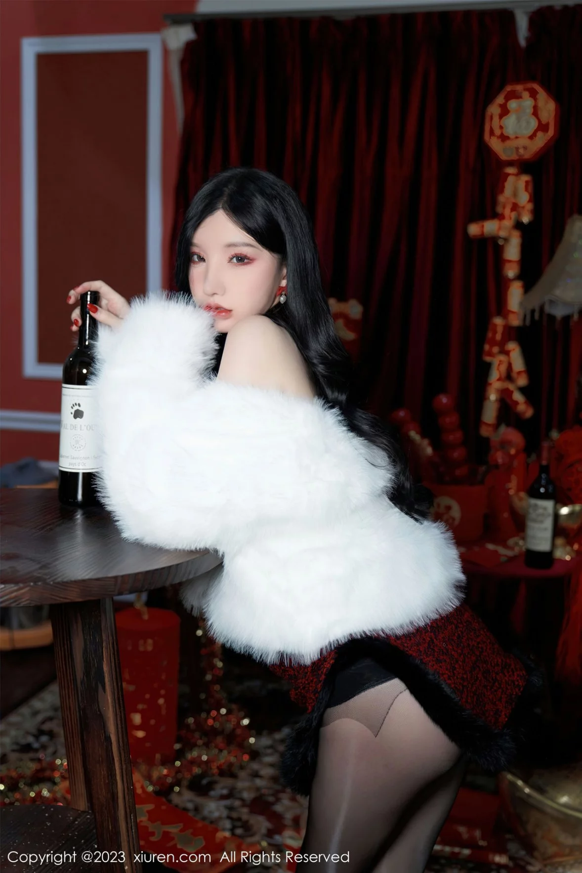 XiuRen第6174期_女神周于希Sally新春主题低胸服饰配超薄黑丝秀完美身材诱惑写真85P