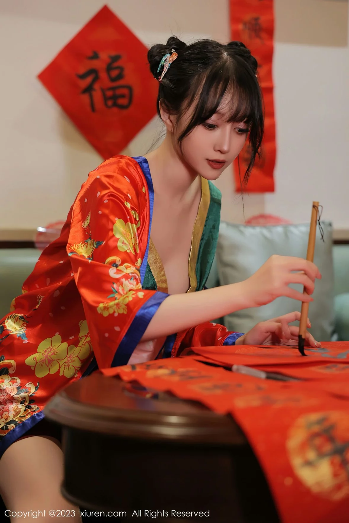 XiuRen第6167期_模特玥儿玥新春主题私房半脱露曼妙身姿对联遮身撩人诱惑写真57P