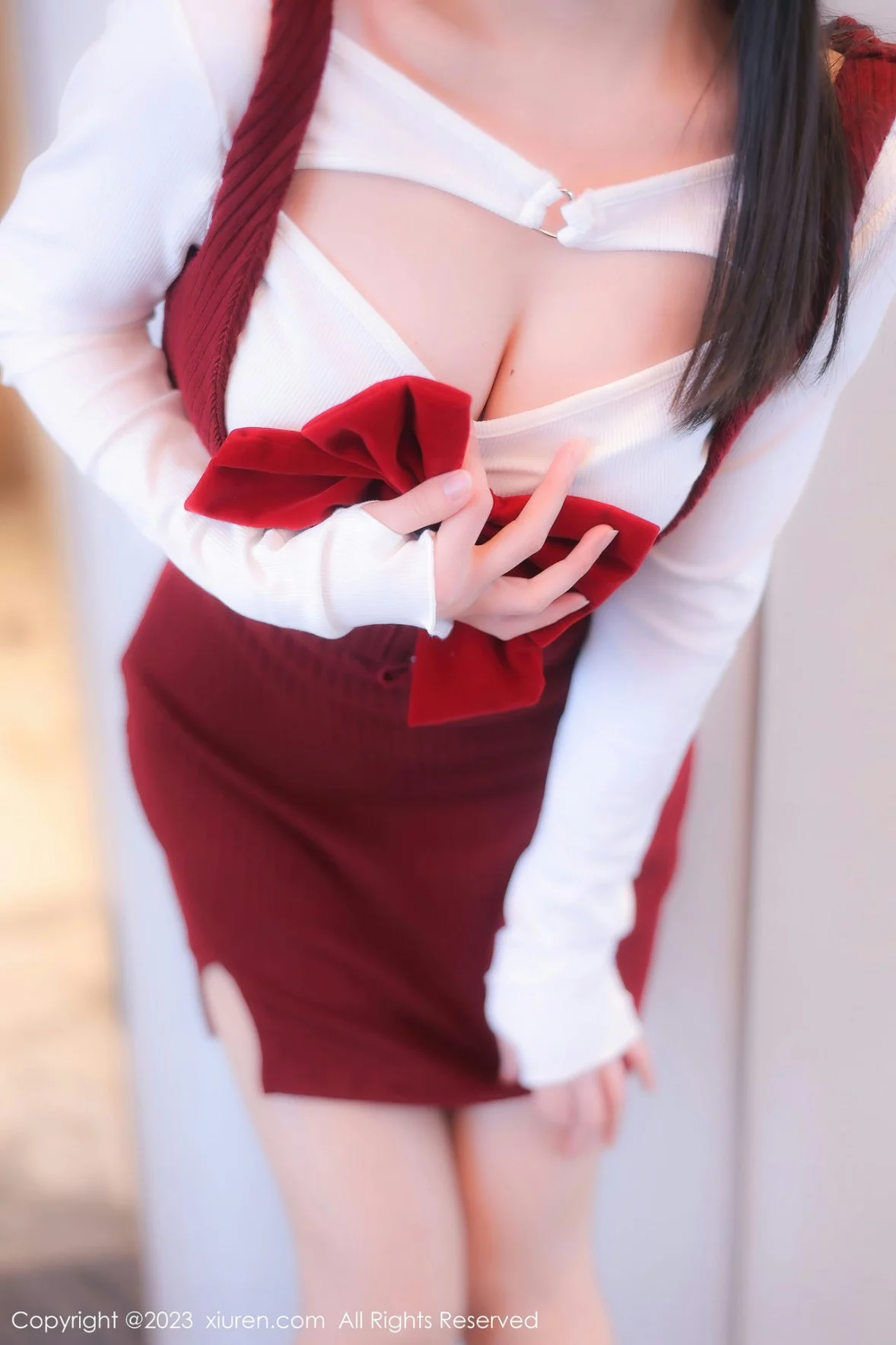 XiuRen第6168期_模特婠婠么新春主题私房床上脱低胸服饰秀绝美身材迷人诱惑写真84P