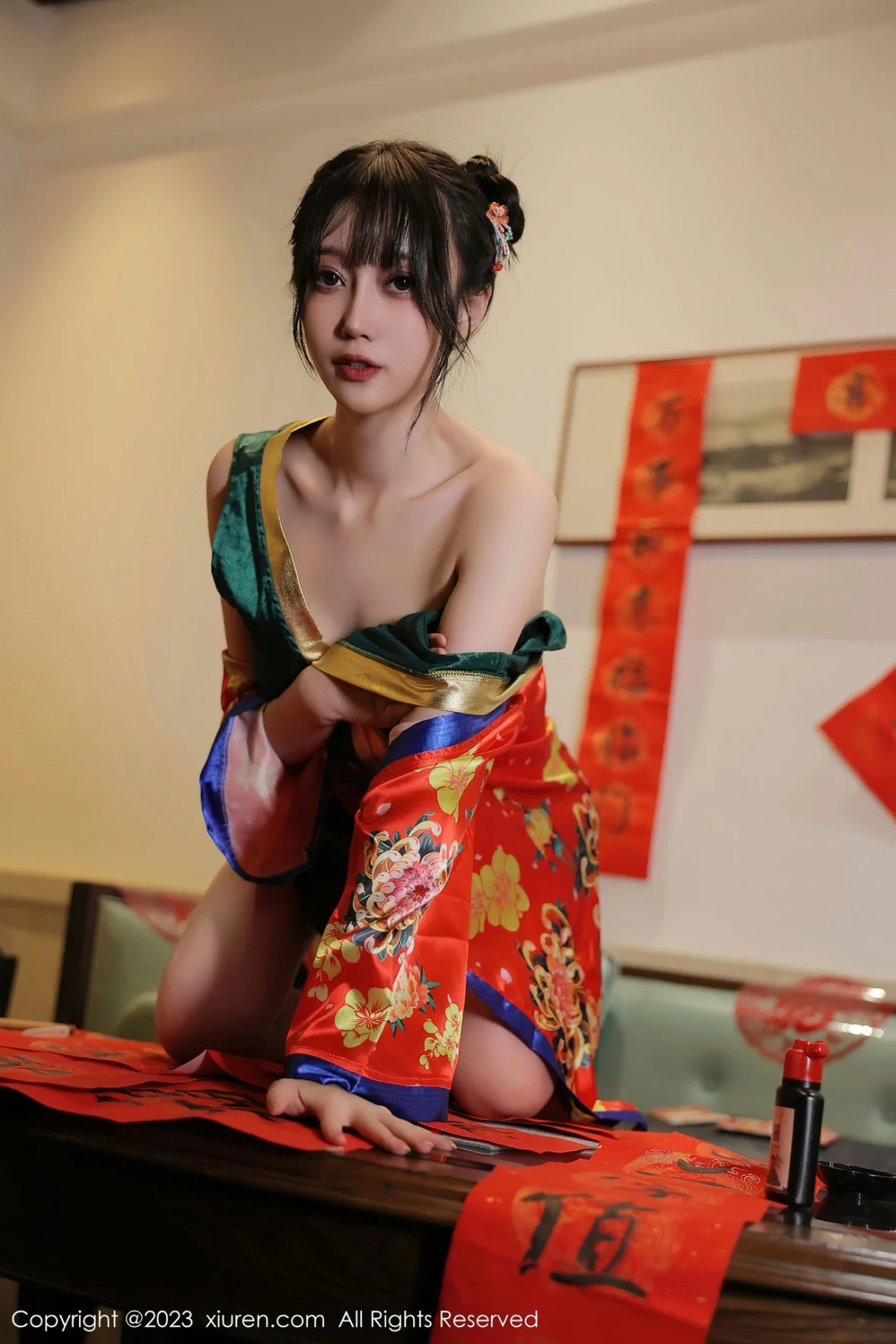 XiuRen第6167期_模特玥儿玥新春主题私房半脱露曼妙身姿对联遮身撩人诱惑写真57P
