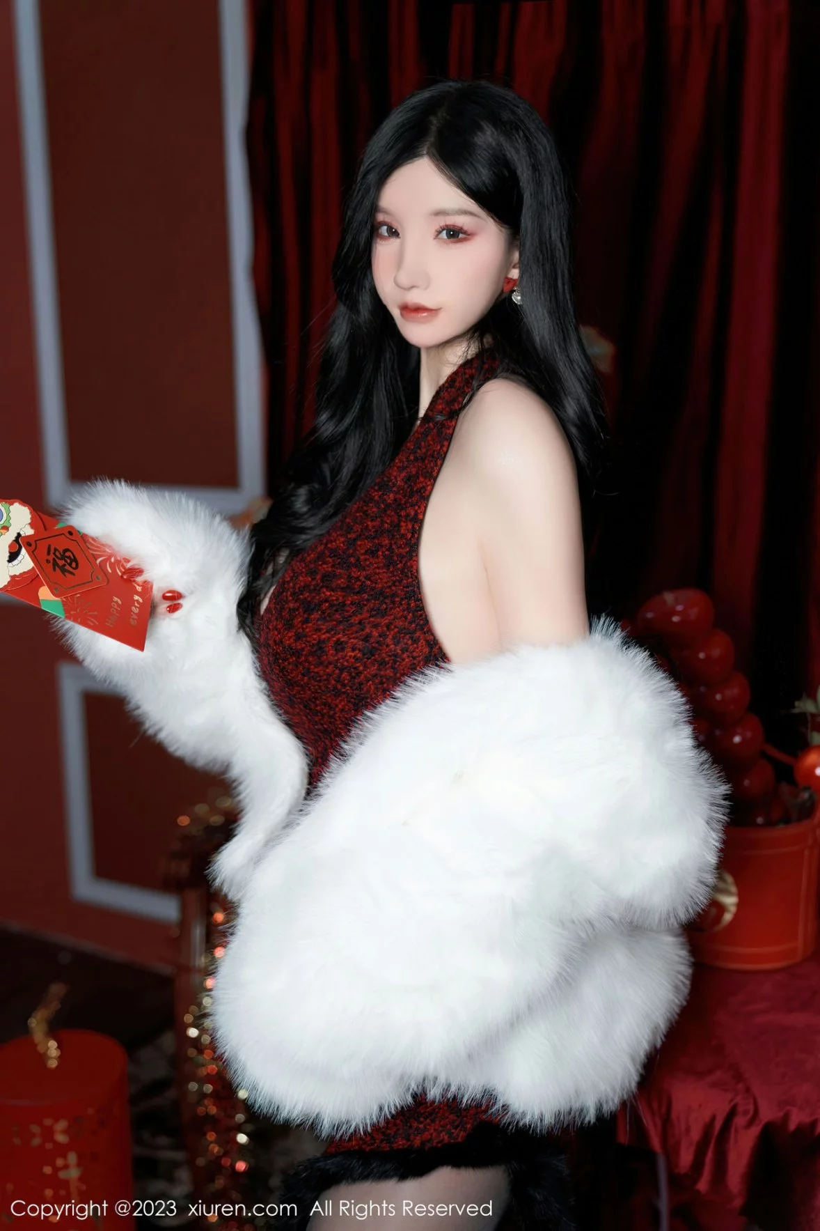 XiuRen第6174期_女神周于希Sally新春主题低胸服饰配超薄黑丝秀完美身材诱惑写真85P