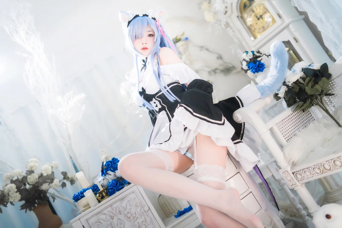 网络美女桜桃喵长发蕾姆主题私房性感服饰配白色蕾丝吊袜秀翘臀美腿诱惑写真89P