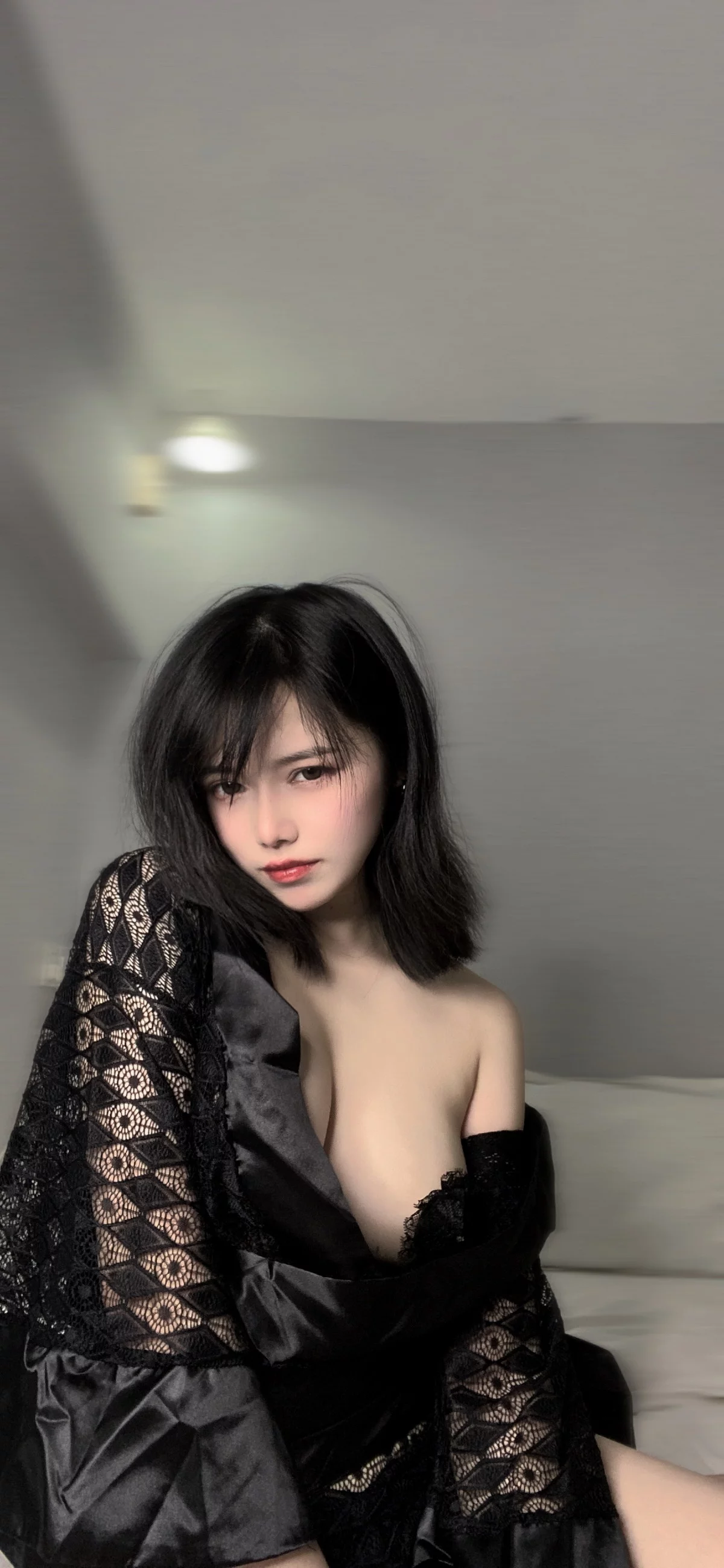 网络美女七月喵子回家的诱惑主题私房性感黑色缕空服饰半脱露豪乳遮点诱惑写真46P