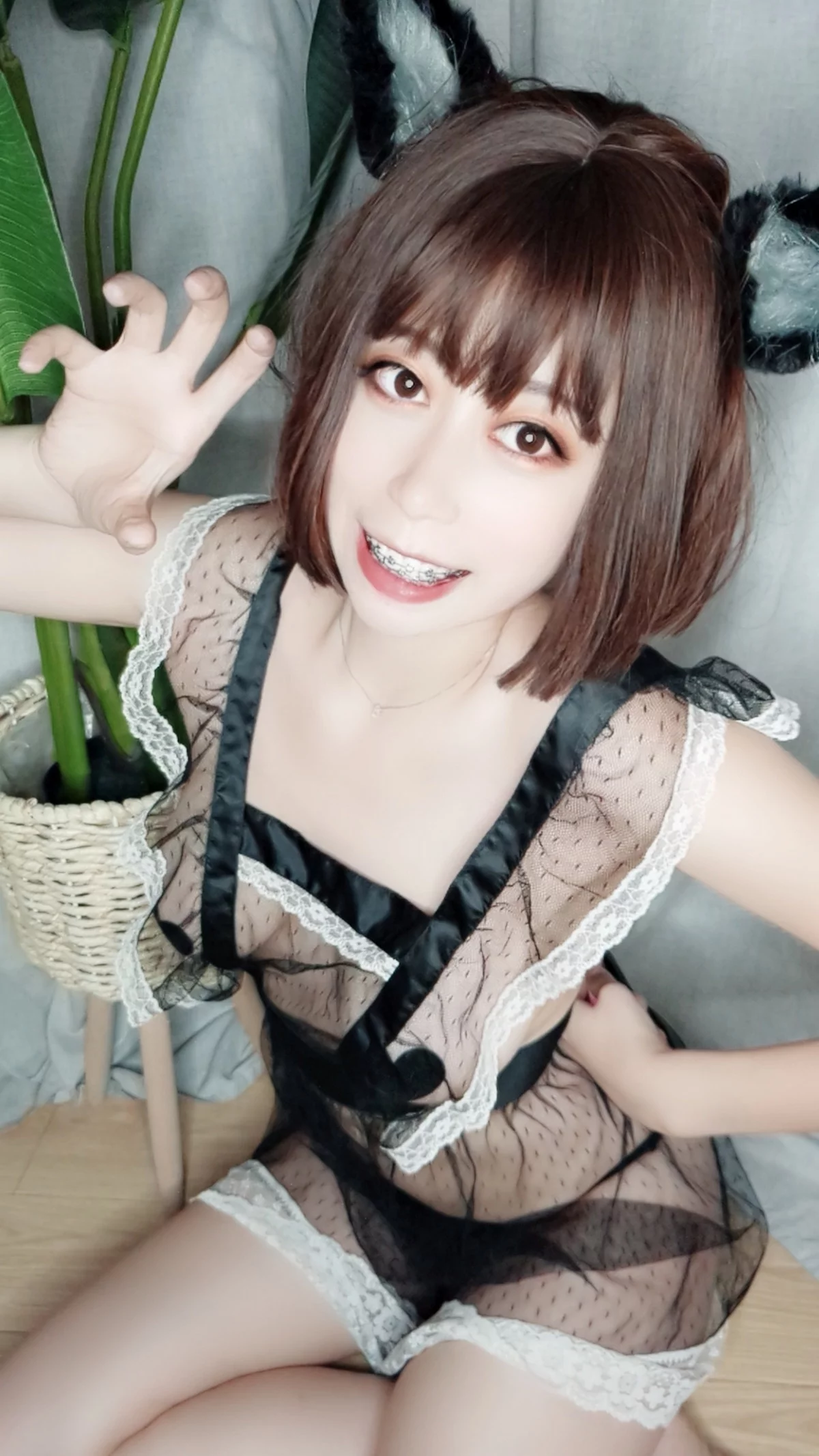 萌妹奈汐酱nice情趣自拍主题私房性感黑色薄透女仆装透视秀完美身材诱惑写真49P