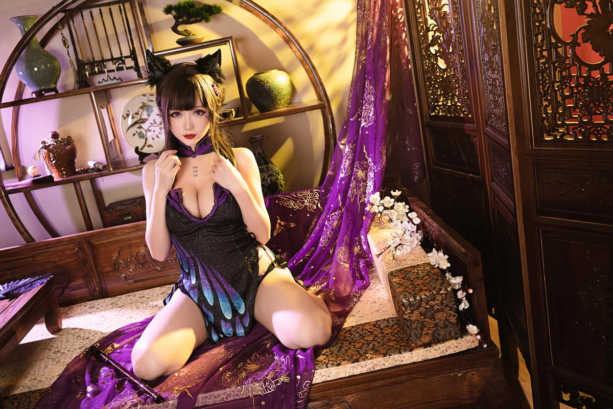 Coser小姐姐星之迟迟蝴蝶旗袍主题性感黑色低胸旗袍半撩秀豪乳翘臀诱惑写真46P
