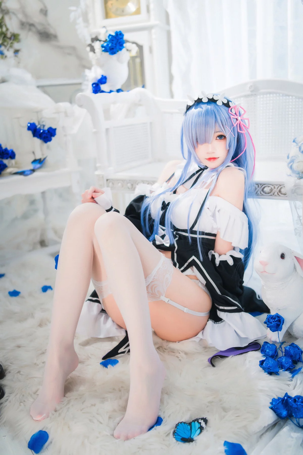 网络美女桜桃喵长发蕾姆主题私房性感服饰配白色蕾丝吊袜秀翘臀美腿诱惑写真89P
