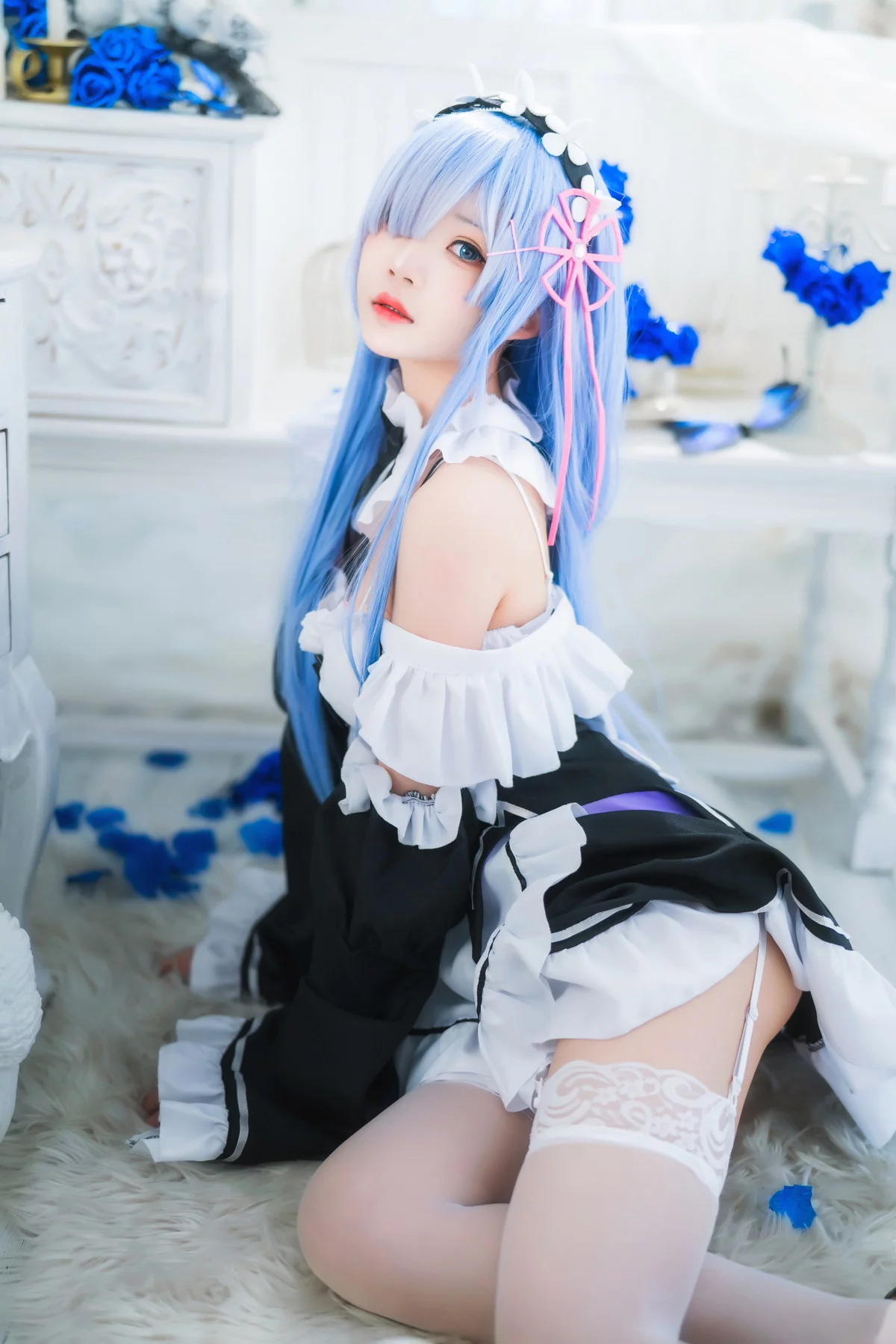 网络美女桜桃喵长发蕾姆主题私房性感服饰配白色蕾丝吊袜秀翘臀美腿诱惑写真89P