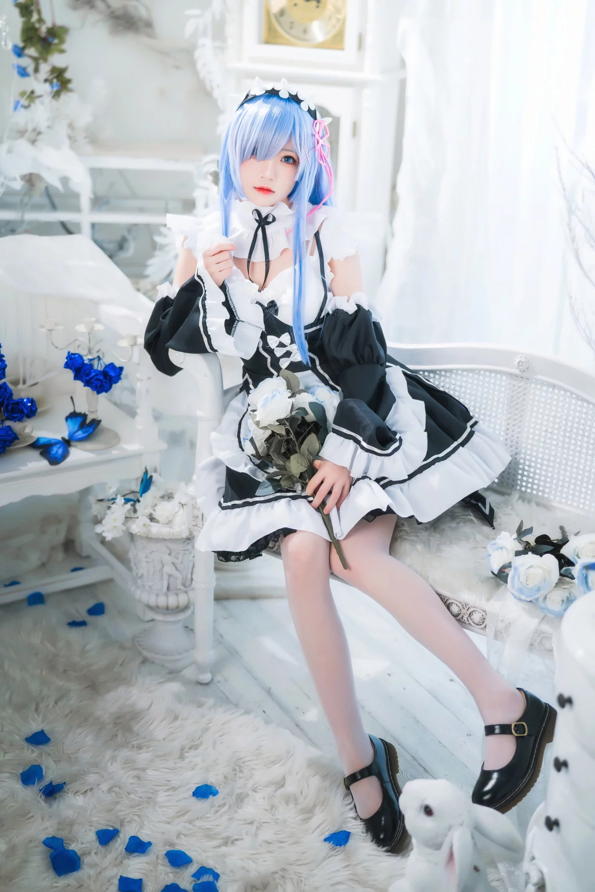 网络美女桜桃喵长发蕾姆主题私房性感服饰配白色蕾丝吊袜秀翘臀美腿诱惑写真89P