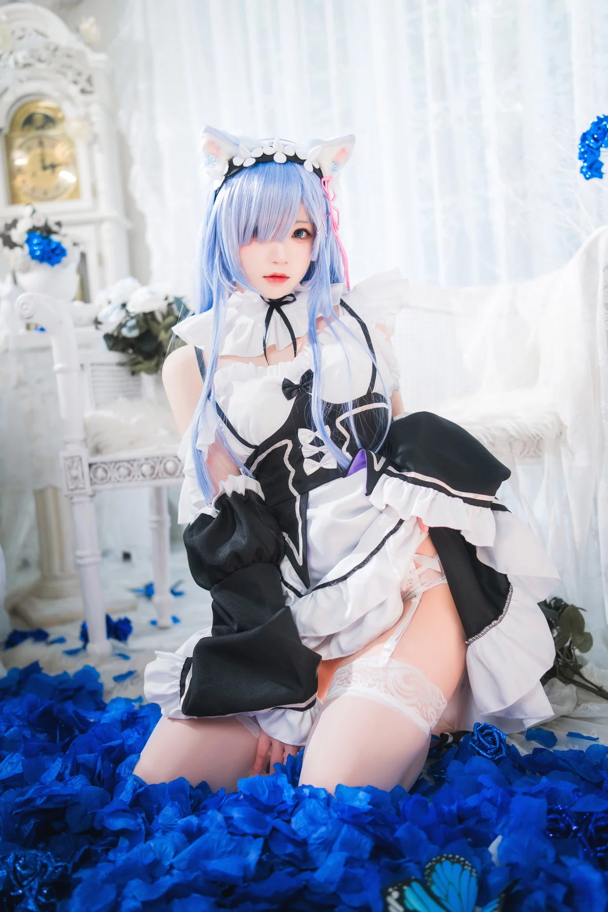 网络美女桜桃喵长发蕾姆主题私房性感服饰配白色蕾丝吊袜秀翘臀美腿诱惑写真89P