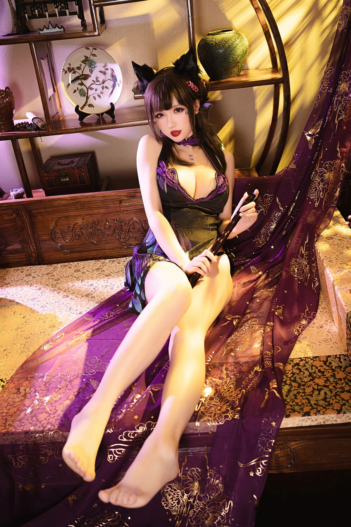 Coser小姐姐星之迟迟蝴蝶旗袍主题性感黑色低胸旗袍半撩秀豪乳翘臀诱惑写真46P