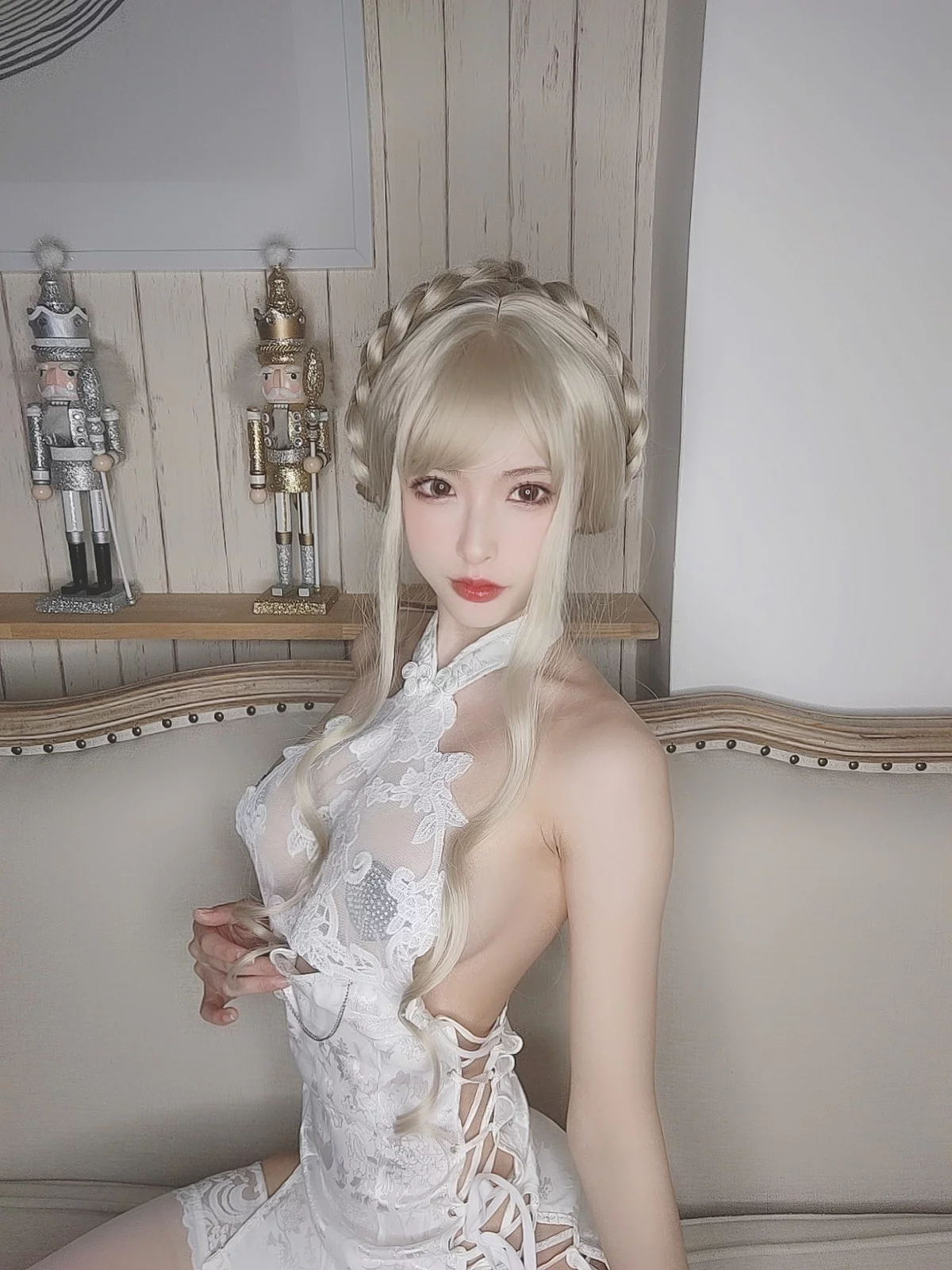 性感尤物清水由乃金发旗袍主题私房性感白色情趣旗袍透视秀豪乳遮点诱惑写真69P