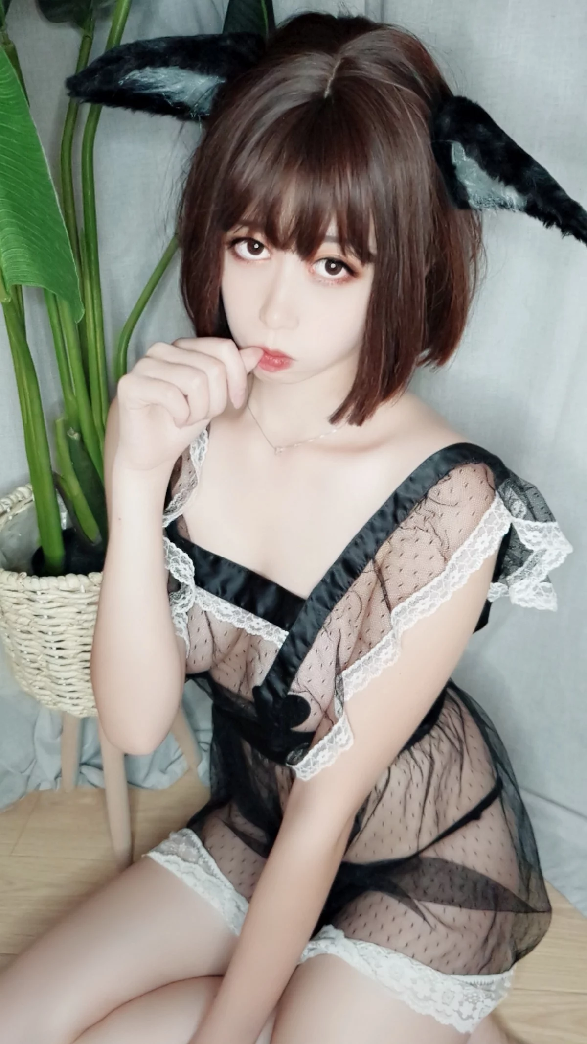 萌妹奈汐酱nice情趣自拍主题私房性感黑色薄透女仆装透视秀完美身材诱惑写真49P