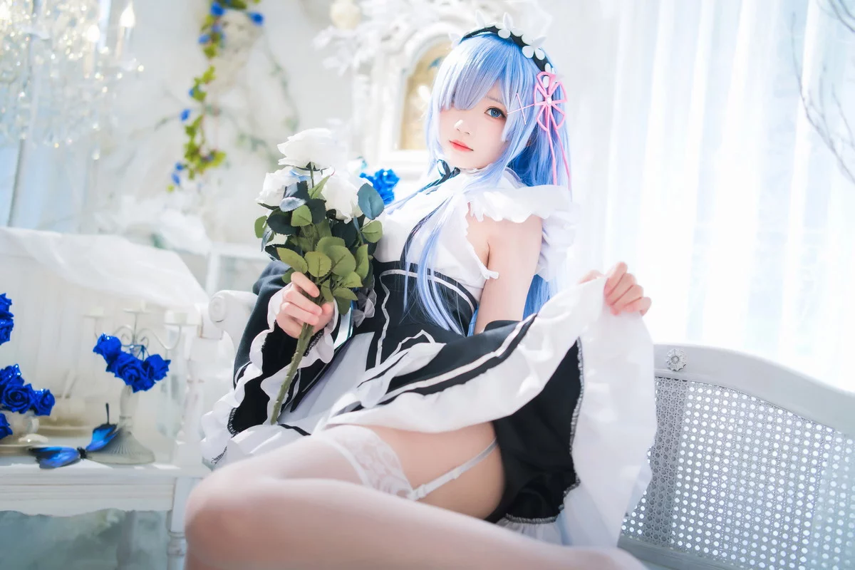 网络美女桜桃喵长发蕾姆主题私房性感服饰配白色蕾丝吊袜秀翘臀美腿诱惑写真89P