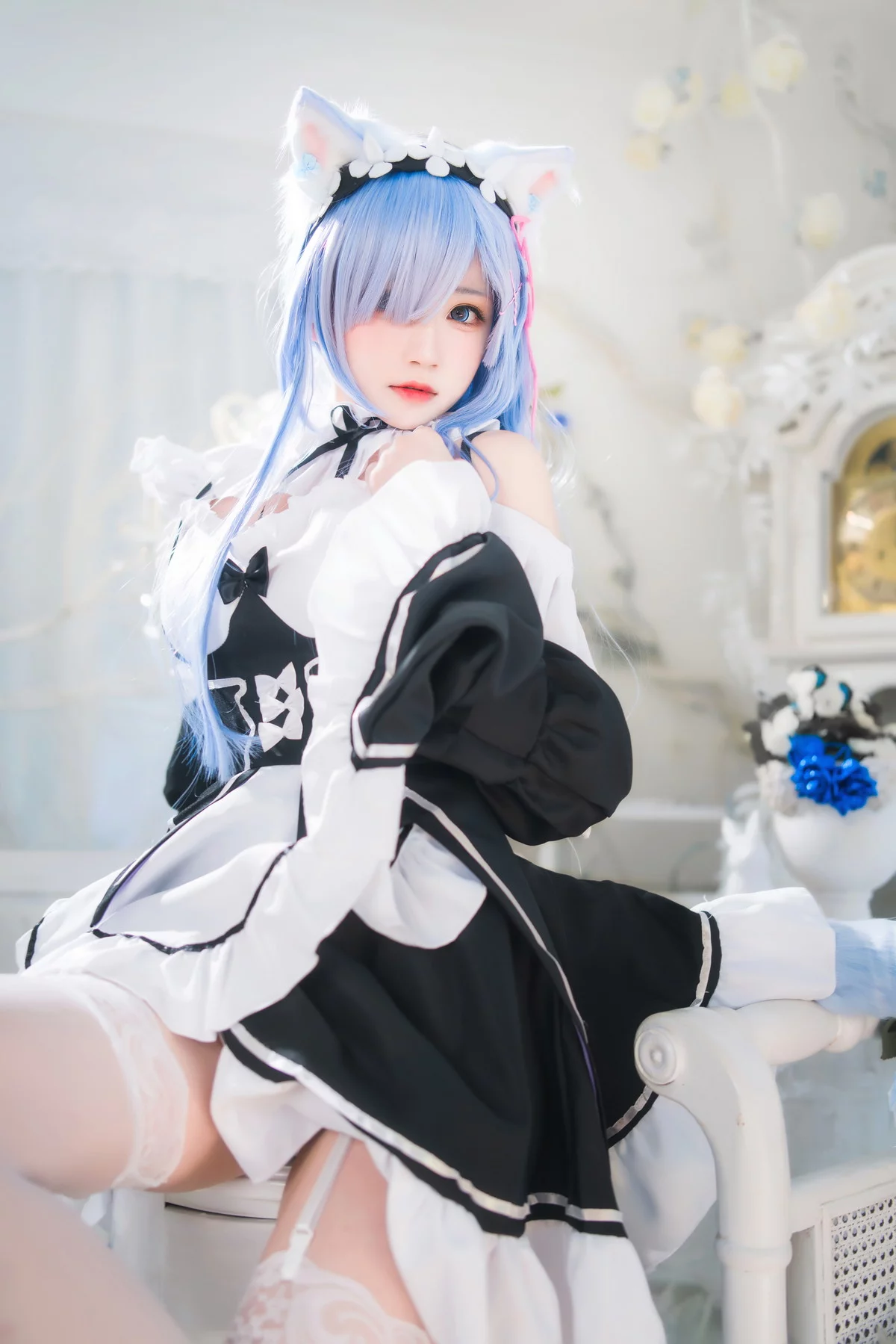 网络美女桜桃喵长发蕾姆主题私房性感服饰配白色蕾丝吊袜秀翘臀美腿诱惑写真89P