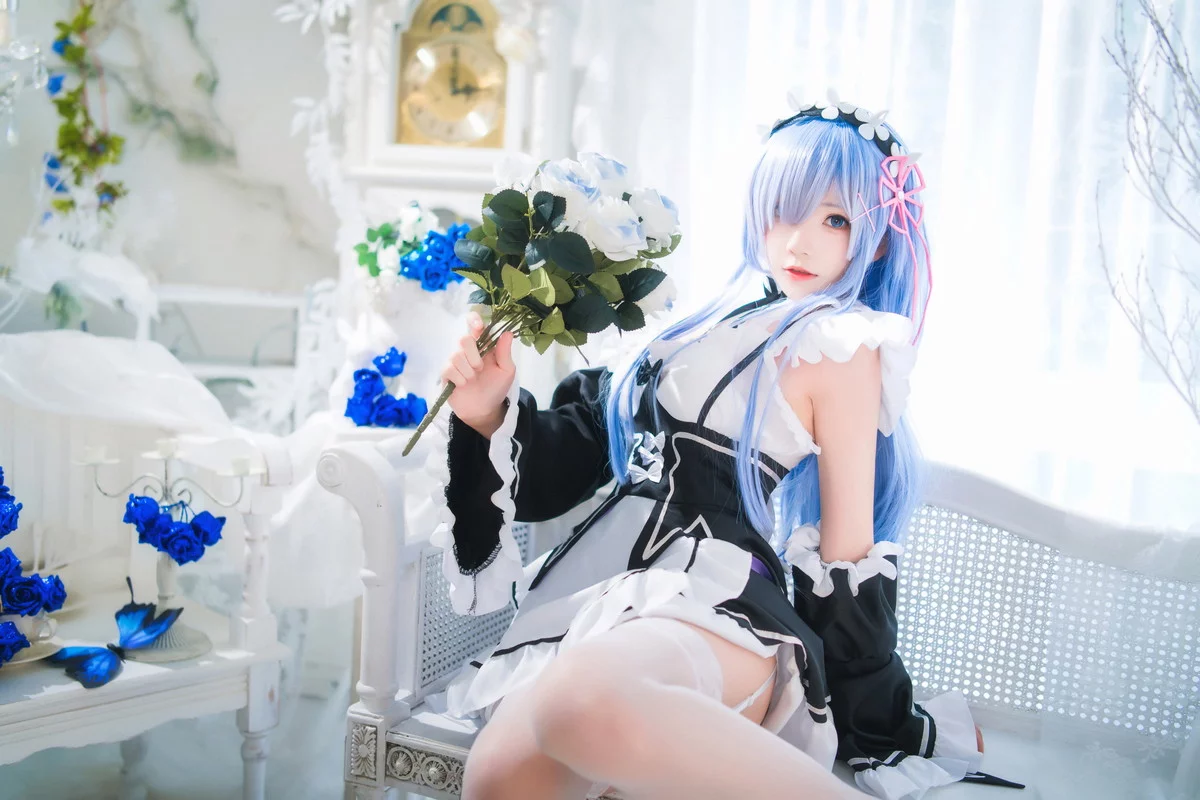 网络美女桜桃喵长发蕾姆主题私房性感服饰配白色蕾丝吊袜秀翘臀美腿诱惑写真89P