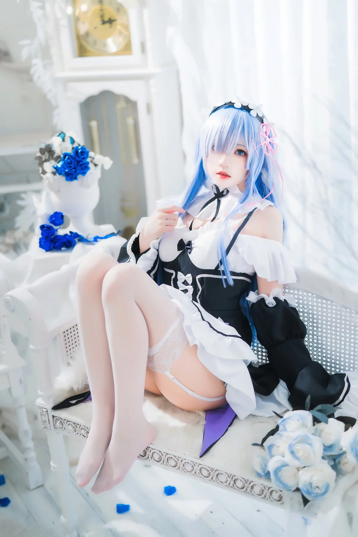 网络美女桜桃喵长发蕾姆主题私房性感服饰配白色蕾丝吊袜秀翘臀美腿诱惑写真89P