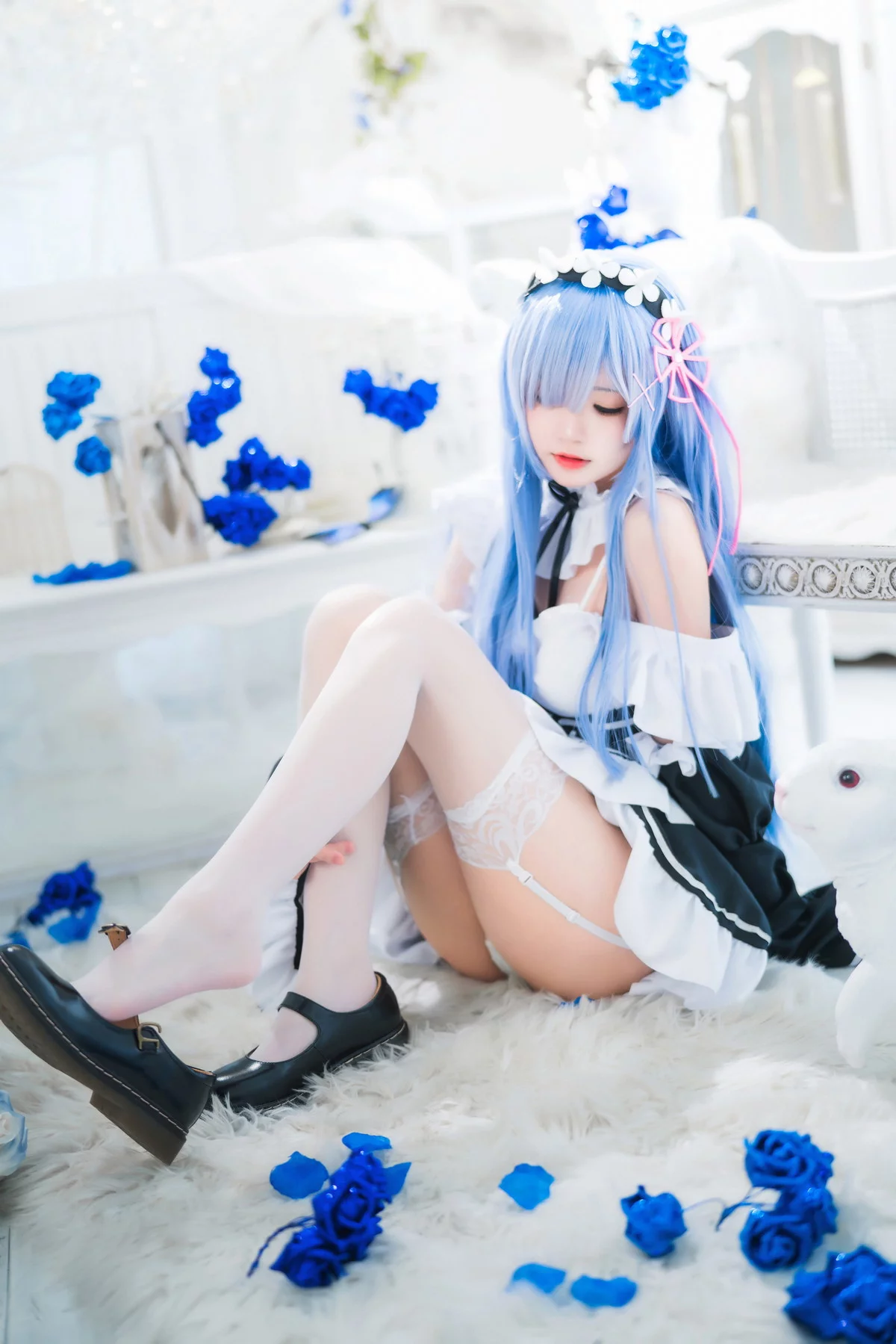网络美女桜桃喵长发蕾姆主题私房性感服饰配白色蕾丝吊袜秀翘臀美腿诱惑写真89P