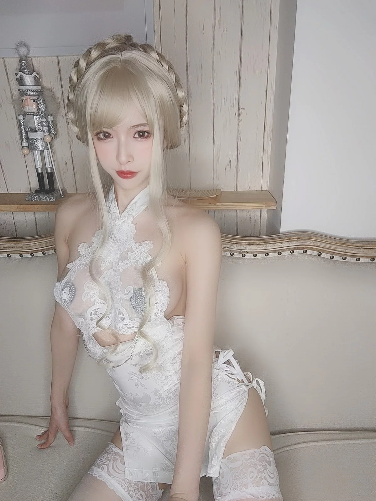 性感尤物清水由乃金发旗袍主题私房性感白色情趣旗袍透视秀豪乳遮点诱惑写真69P
