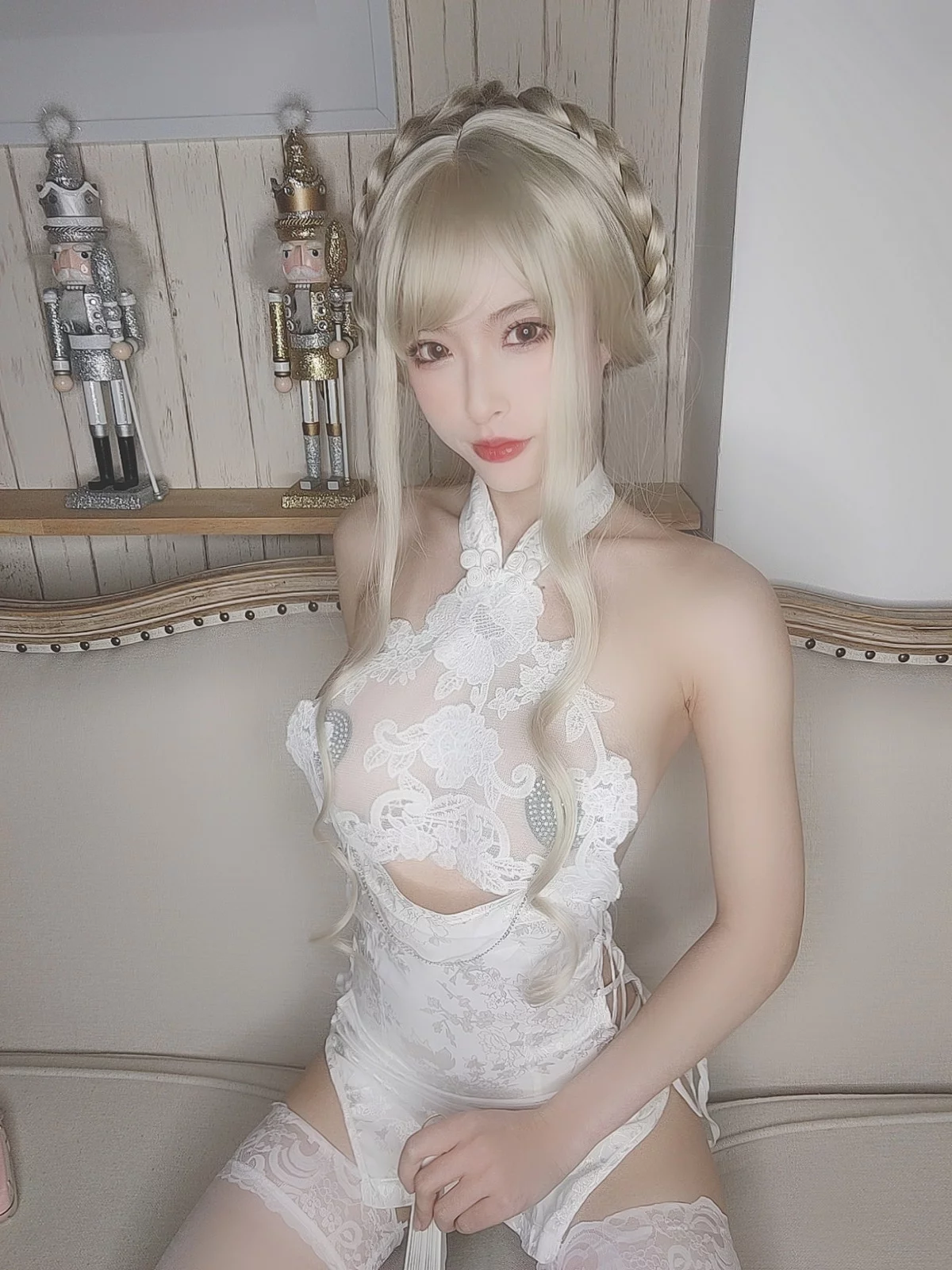 性感尤物清水由乃金发旗袍主题私房性感白色情趣旗袍透视秀豪乳遮点诱惑写真69P