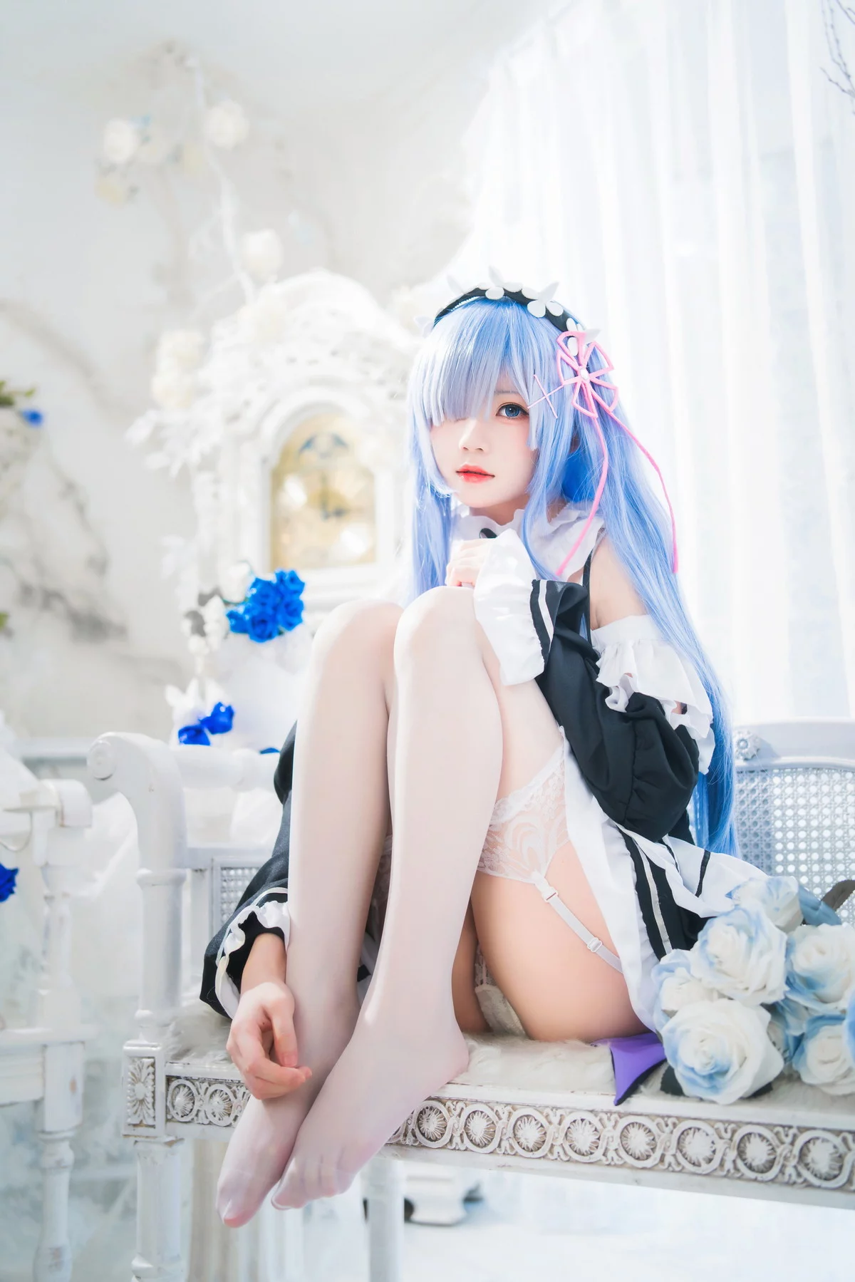 网络美女桜桃喵长发蕾姆主题私房性感服饰配白色蕾丝吊袜秀翘臀美腿诱惑写真89P