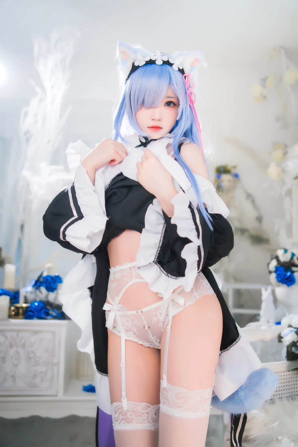 网络美女桜桃喵长发蕾姆主题私房性感服饰配白色蕾丝吊袜秀翘臀美腿诱惑写真89P