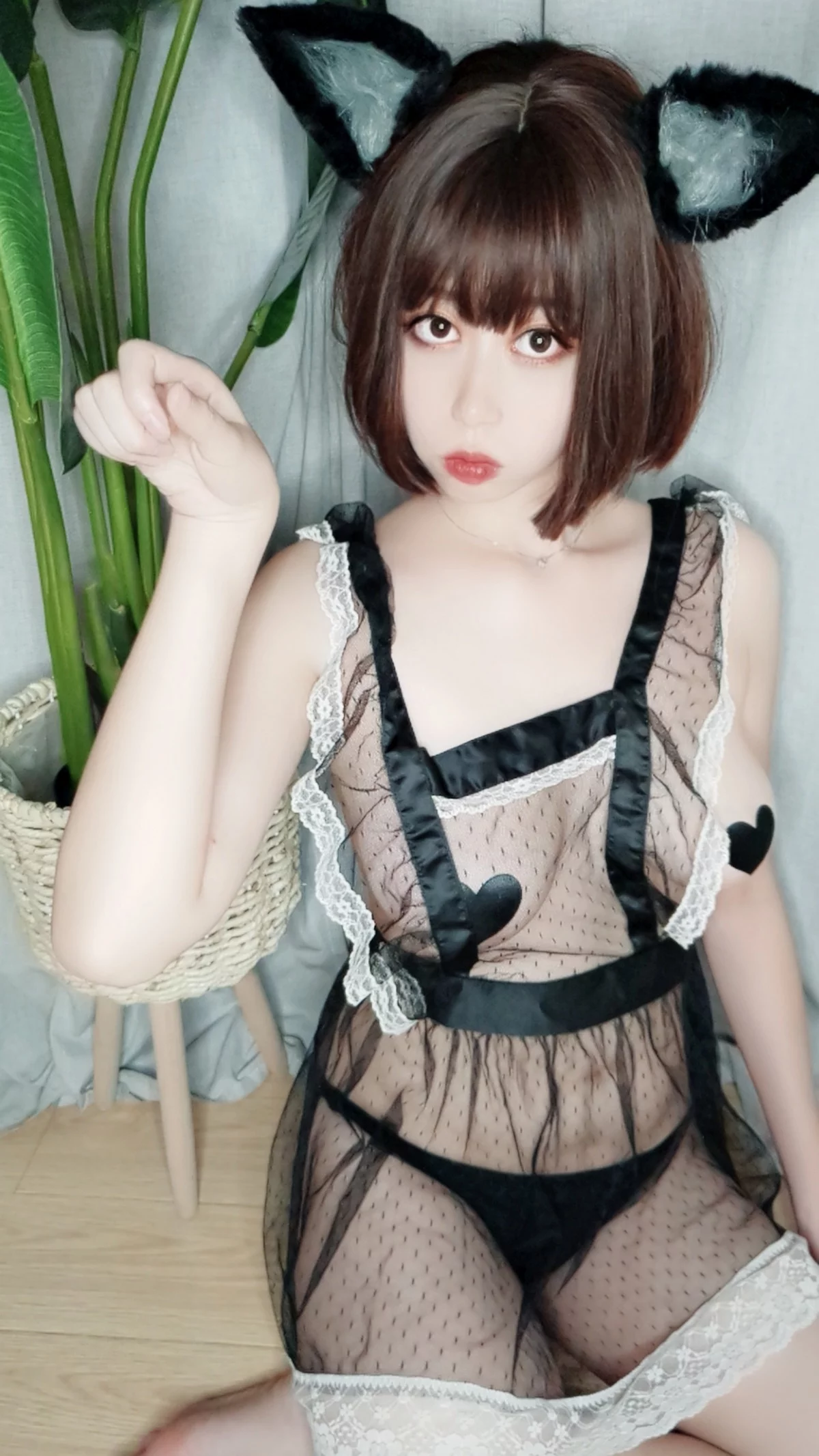 萌妹奈汐酱nice情趣自拍主题私房性感黑色薄透女仆装透视秀完美身材诱惑写真49P