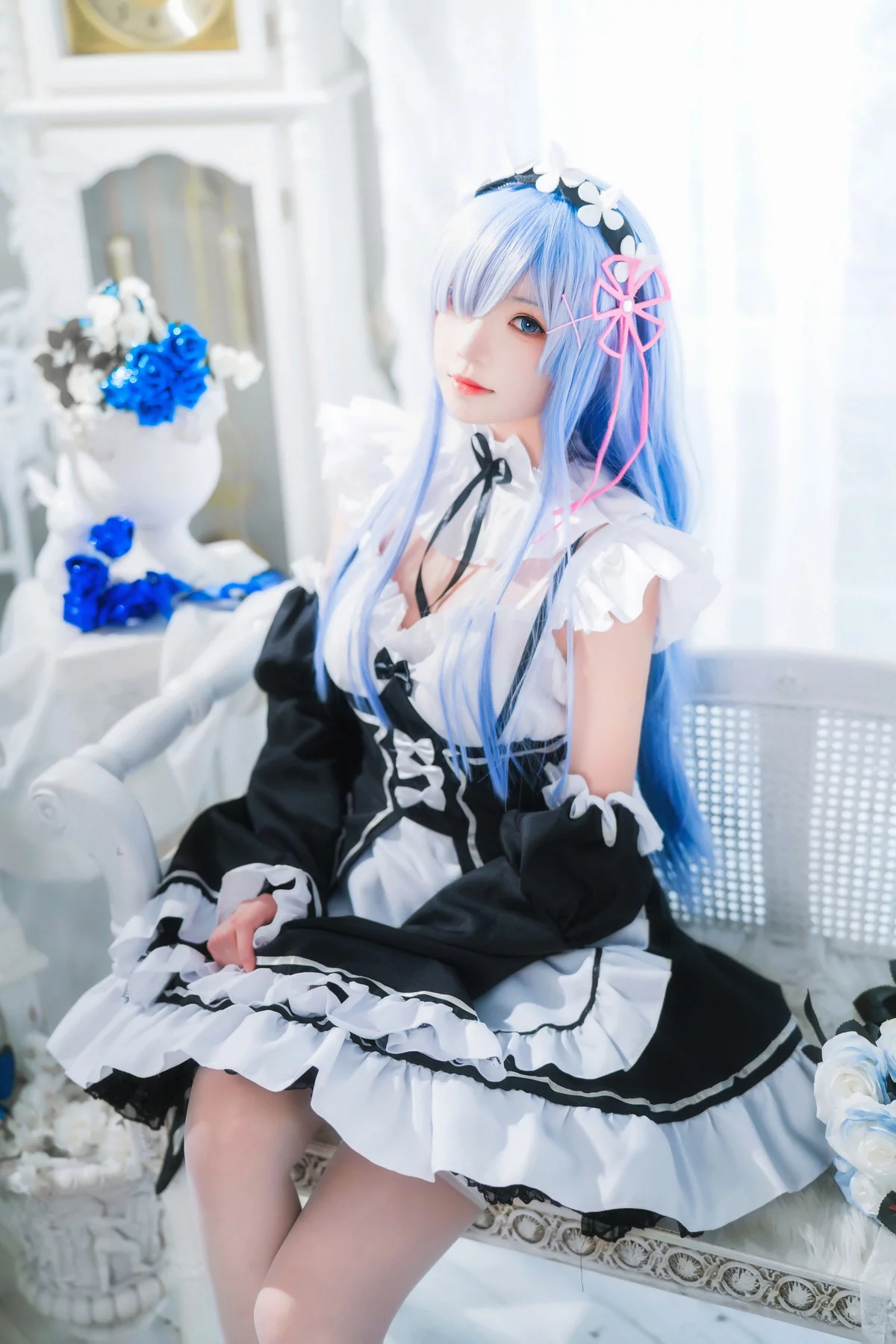 网络美女桜桃喵长发蕾姆主题私房性感服饰配白色蕾丝吊袜秀翘臀美腿诱惑写真89P