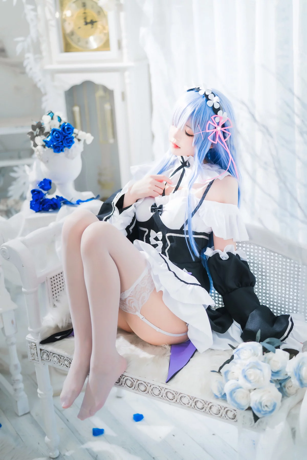 网络美女桜桃喵长发蕾姆主题私房性感服饰配白色蕾丝吊袜秀翘臀美腿诱惑写真89P