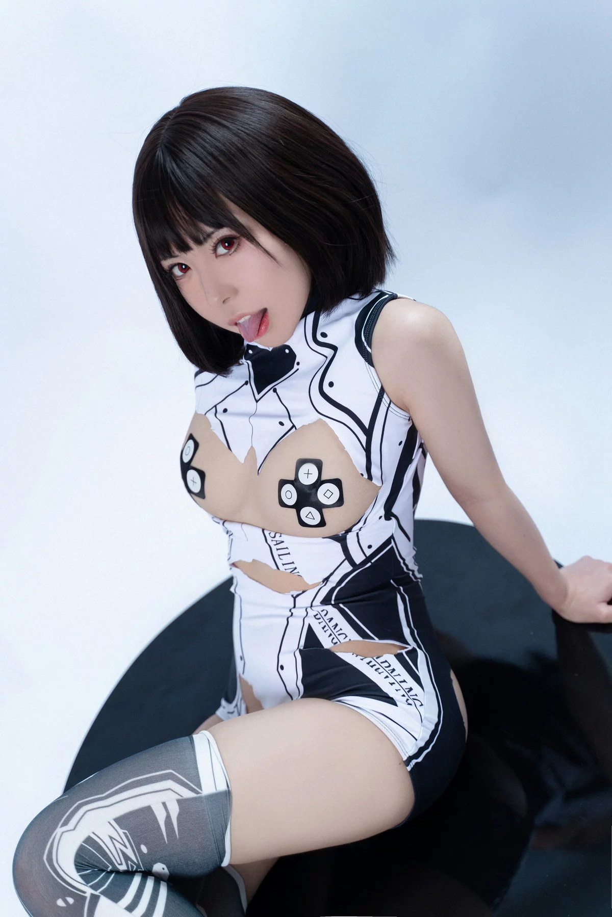 微博美少女虎森森战损死库水主题私房性感破烂死库水露豪乳遮点惹火诱惑写真30P