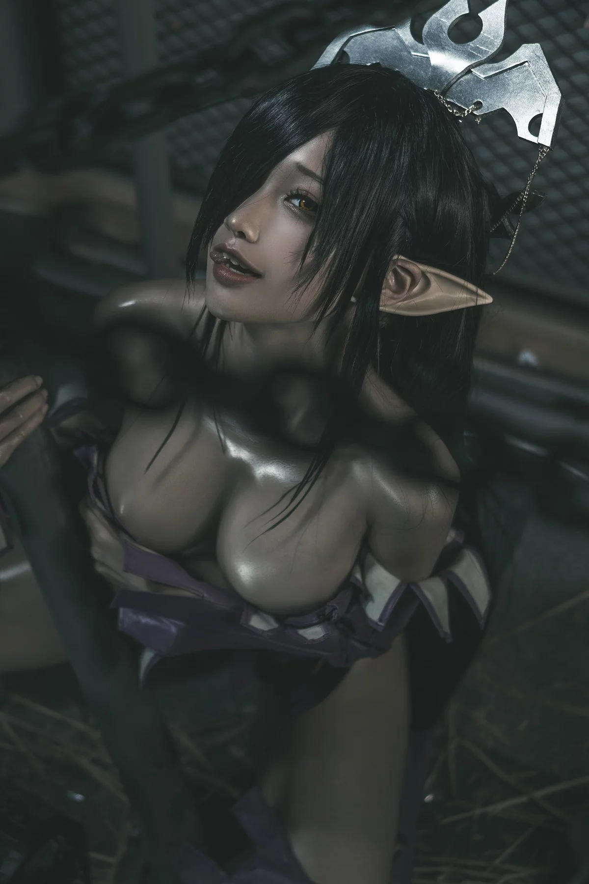 动漫博主蠢沫沫黑兽女王主题私房性感情趣服饰露黑色内衣秀油亮肌肤诱惑写真35P