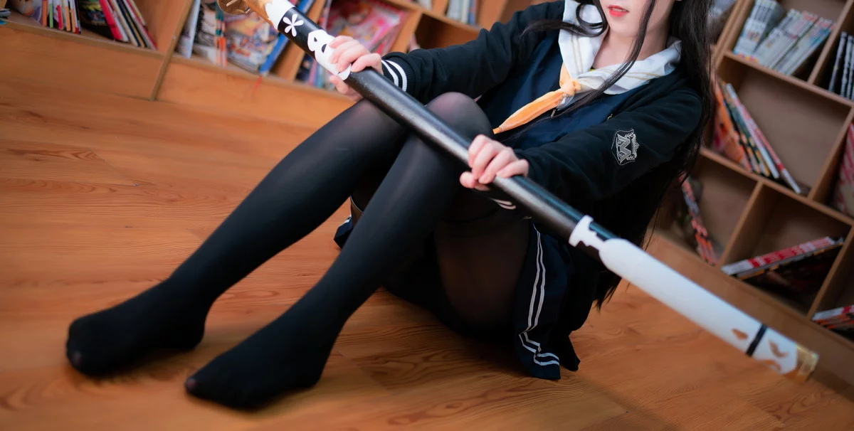 Corer美女流年不停_w能代主题性感学生制服半撩露超薄黑丝秀蕾丝内裤诱惑写真36P