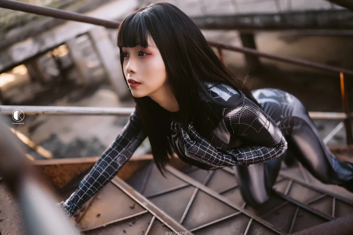 动漫博主末夜787蜘蛛侠妹主题户外紧身蜘蛛侠服饰半脱露豪乳遮点极致诱惑写真33P