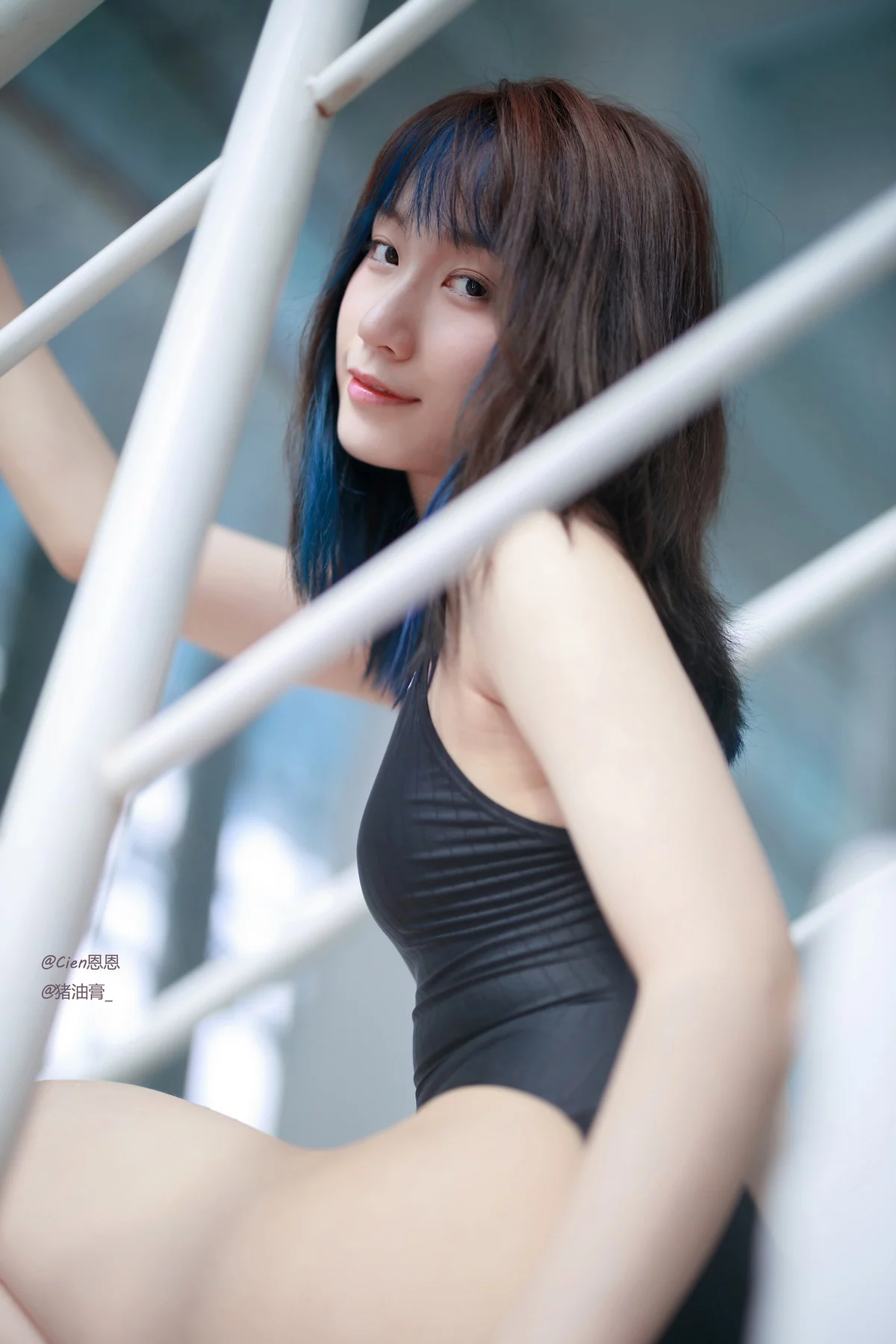 Corer美女Cien恩恩竞泳主题泳池边性感黑色连体泳衣秀曼妙身姿迷人诱惑写真62P