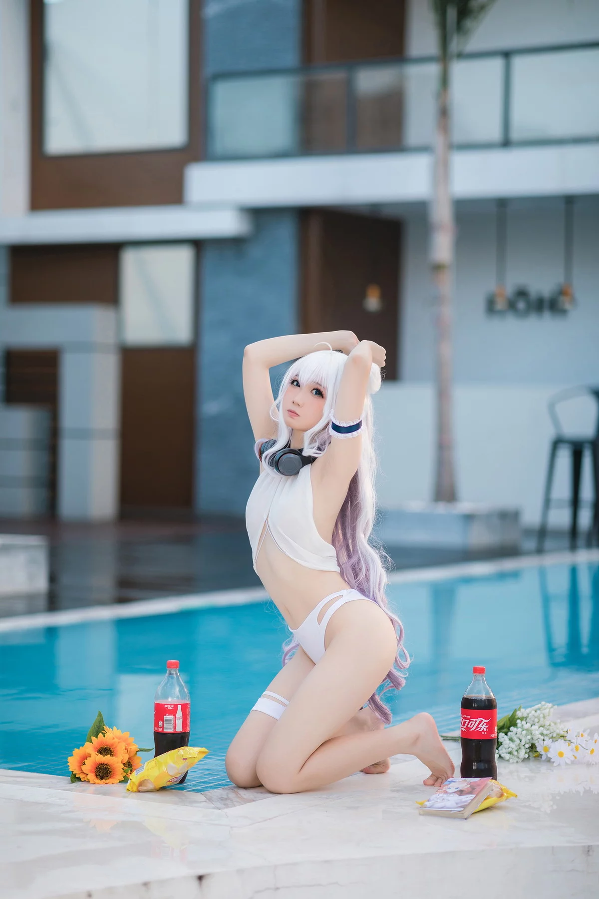 网络美女焖焖碳恶毒泳衣主题泳池边沙滩上性感白色泳衣秀完美身材迷人写真37P