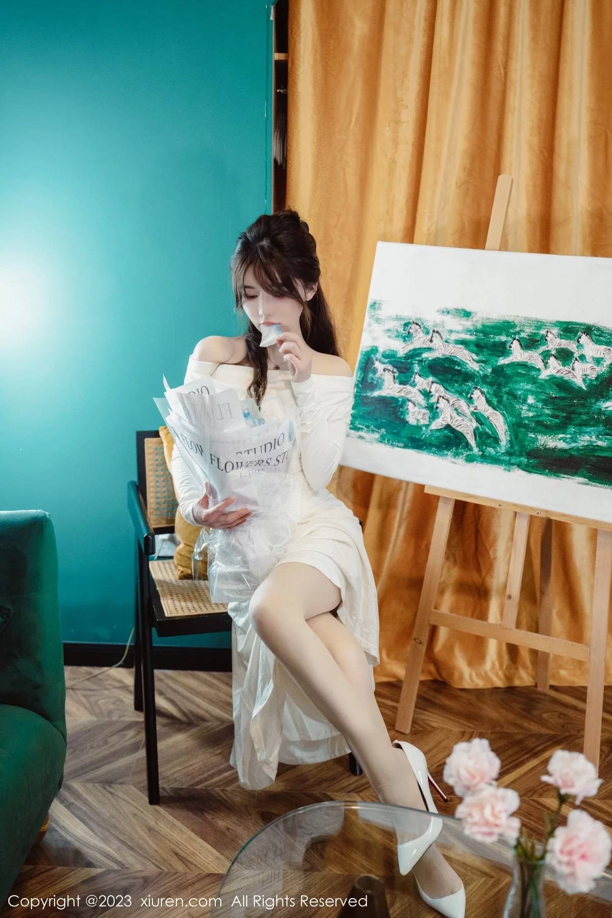 XiuRen第6182期_模特婠婠么脱白色连衣长裙露蕾丝内衣配开档白丝迷人诱惑写真79P