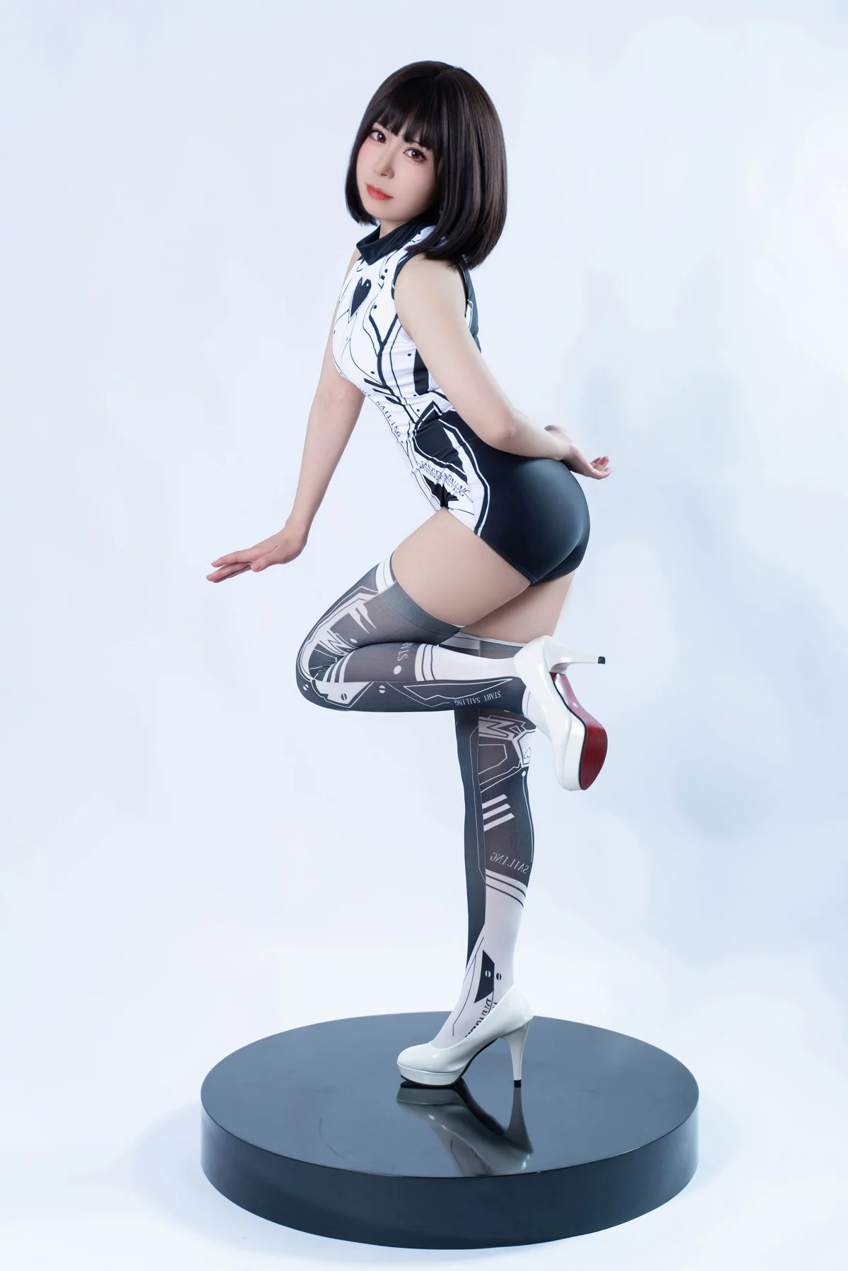微博美少女虎森森战损死库水主题私房性感破烂死库水露豪乳遮点惹火诱惑写真30P