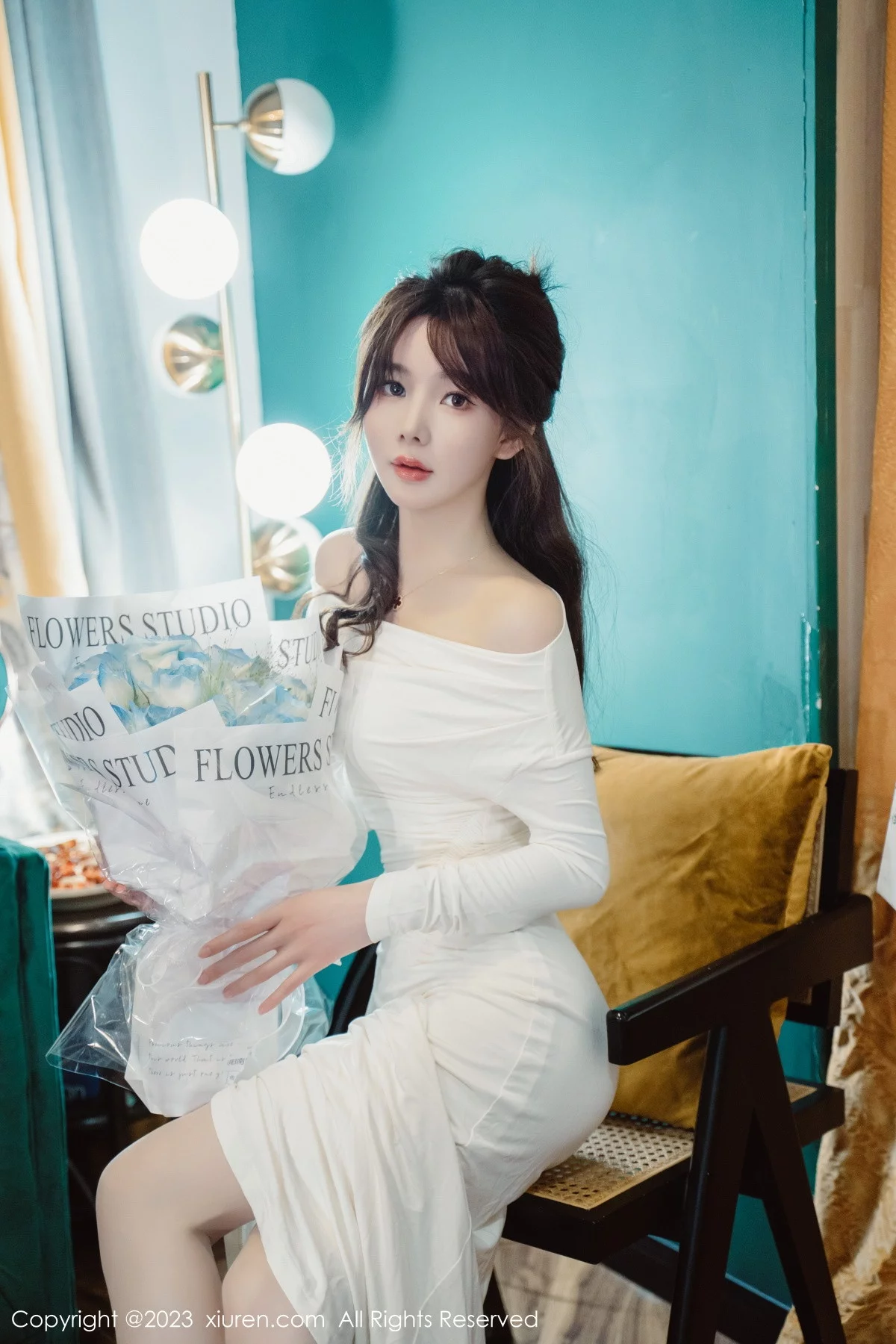 XiuRen第6182期_模特婠婠么脱白色连衣长裙露蕾丝内衣配开档白丝迷人诱惑写真79P