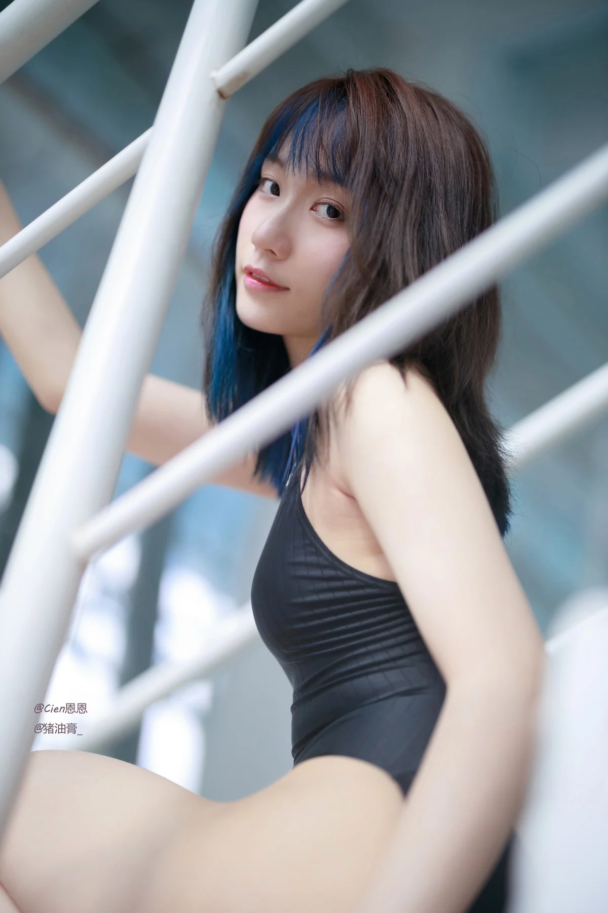 Corer美女Cien恩恩竞泳主题泳池边性感黑色连体泳衣秀曼妙身姿迷人诱惑写真62P