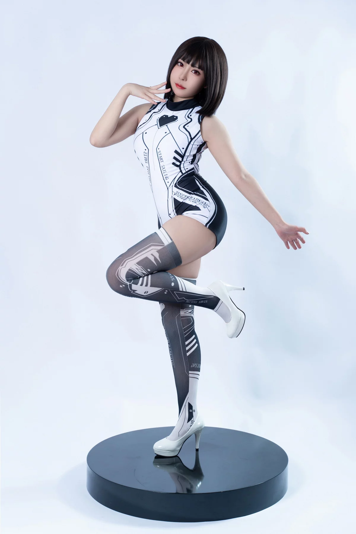 微博美少女虎森森战损死库水主题私房性感破烂死库水露豪乳遮点惹火诱惑写真30P