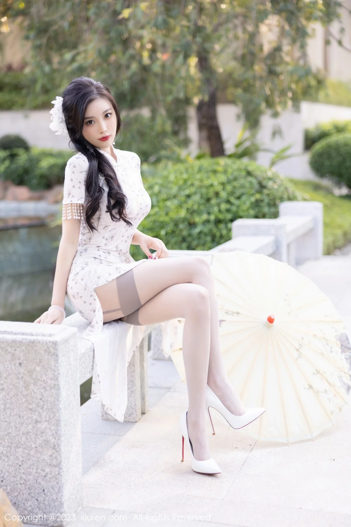 XiuRen第6186期_女神杨晨晨Yome白色带图案旗袍露性感灰色内衣完美诱惑写真86P