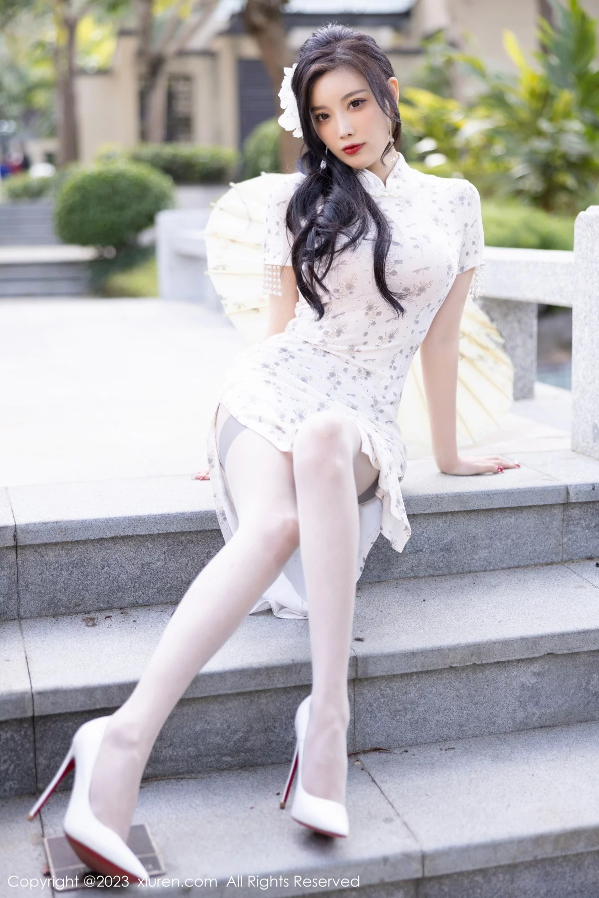 XiuRen第6186期_女神杨晨晨Yome白色带图案旗袍露性感灰色内衣完美诱惑写真86P