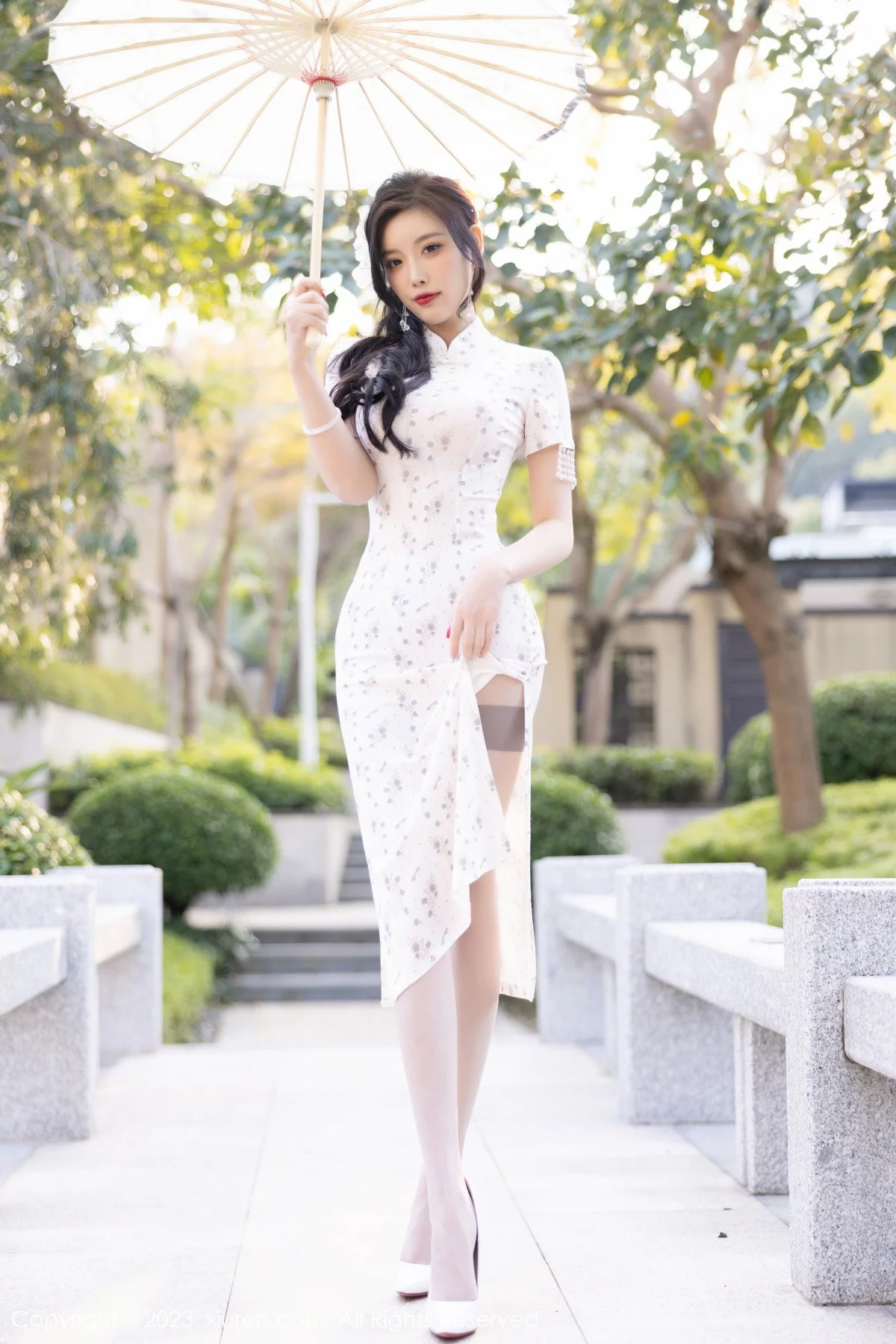 XiuRen第6186期_女神杨晨晨Yome白色带图案旗袍露性感灰色内衣完美诱惑写真86P