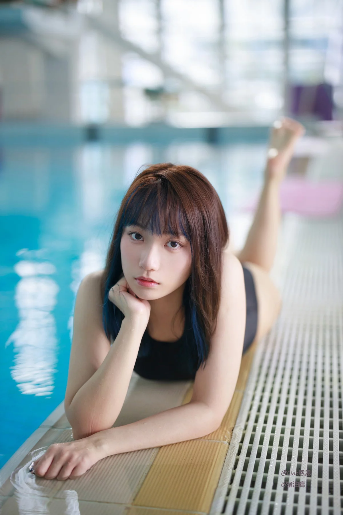 Corer美女Cien恩恩竞泳主题泳池边性感黑色连体泳衣秀曼妙身姿迷人诱惑写真62P