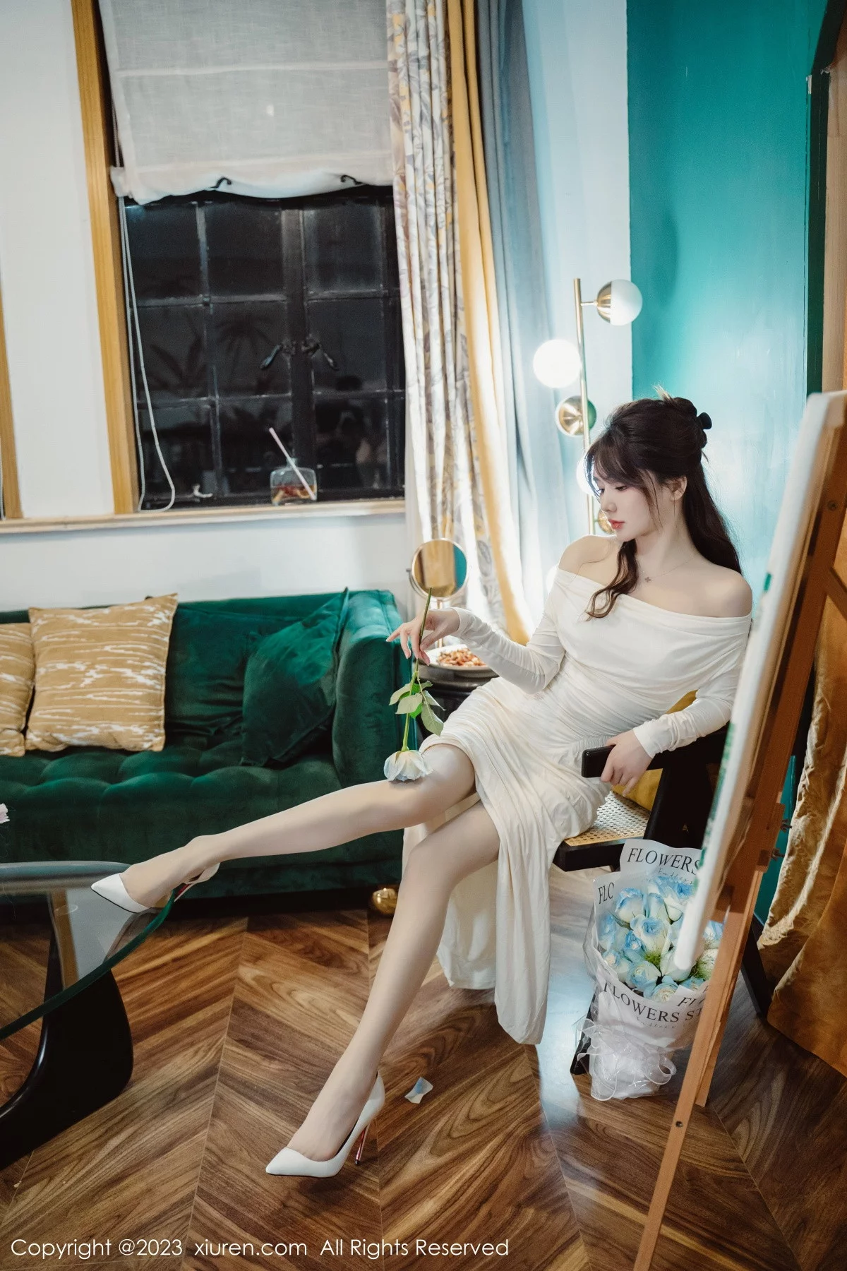 XiuRen第6182期_模特婠婠么脱白色连衣长裙露蕾丝内衣配开档白丝迷人诱惑写真79P