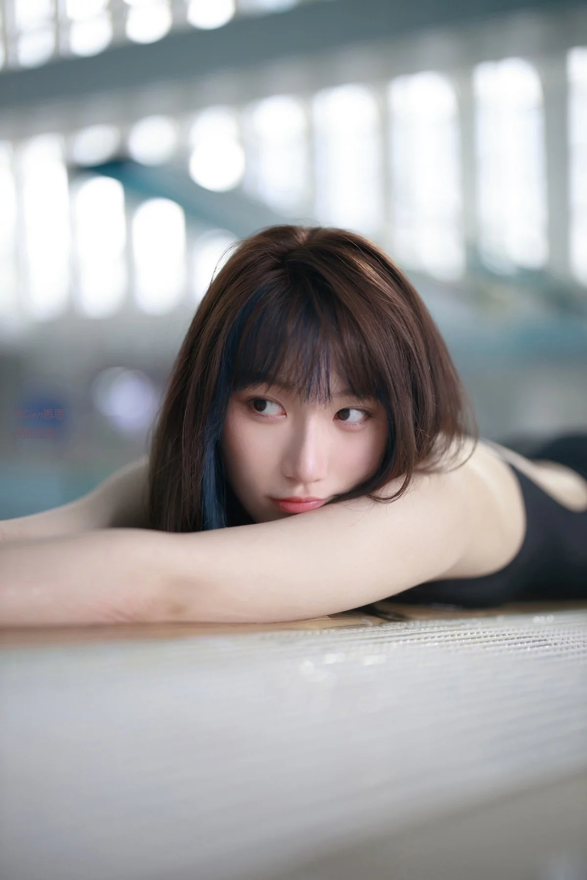 Corer美女Cien恩恩竞泳主题泳池边性感黑色连体泳衣秀曼妙身姿迷人诱惑写真62P