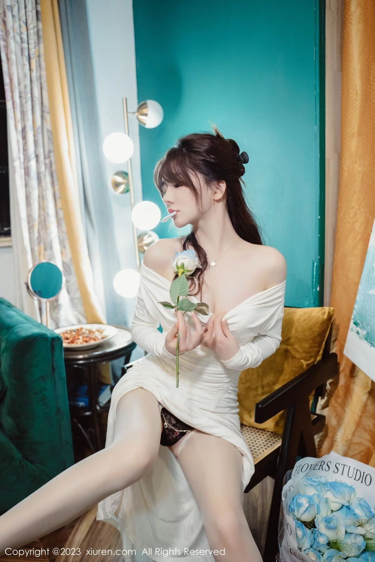 XiuRen第6182期_模特婠婠么脱白色连衣长裙露蕾丝内衣配开档白丝迷人诱惑写真79P